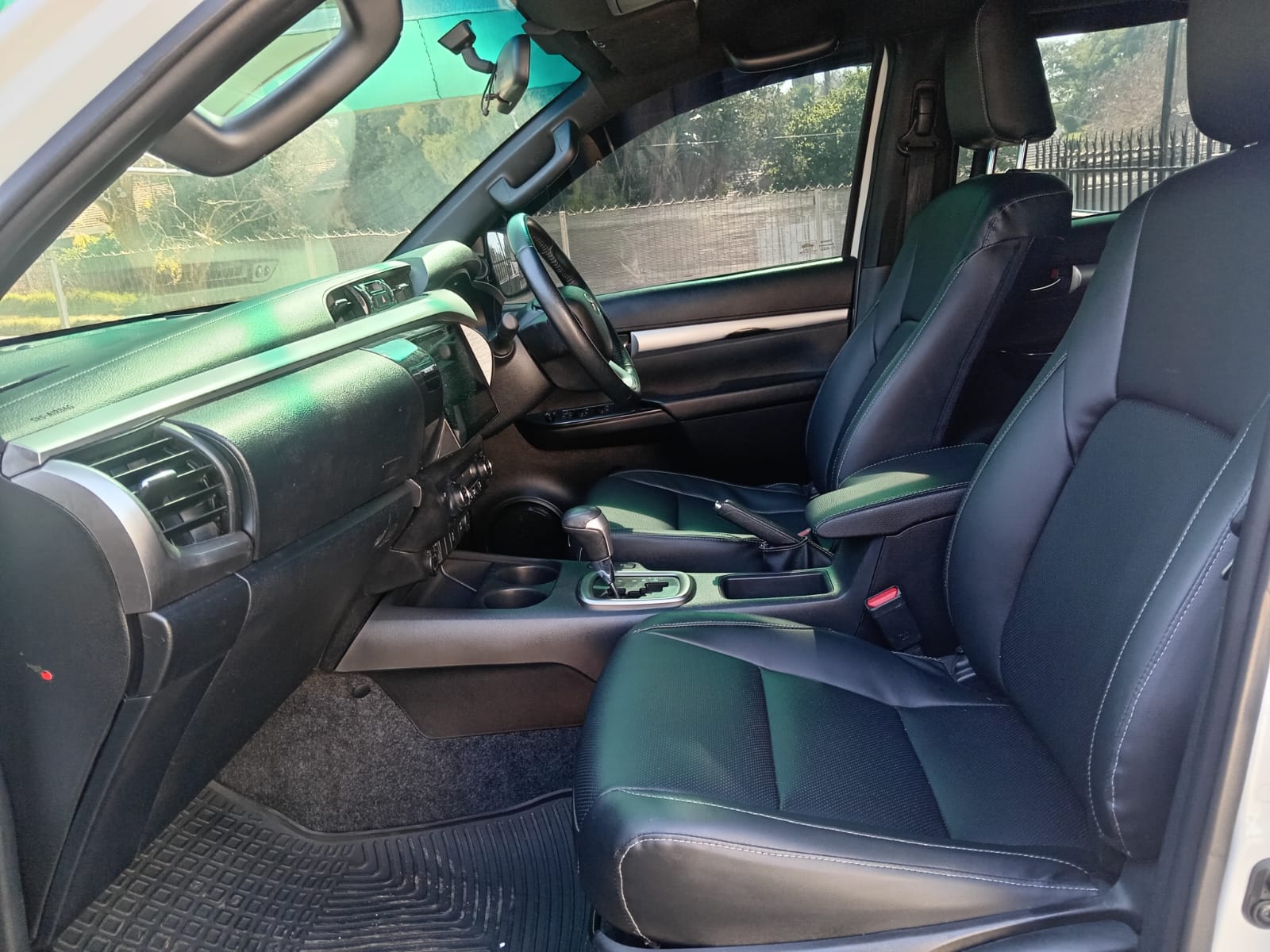 
								2016 Toyota Hilux 2.8GD-6 Double Cab 4×2 Raider full									