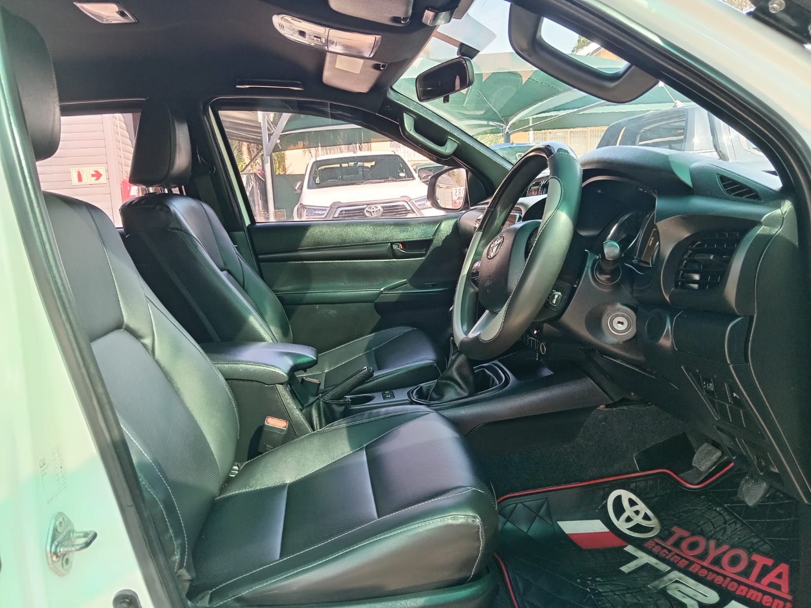 
								2021 Toyota Hilux 2.4GD-6 Double Cab Raider full									