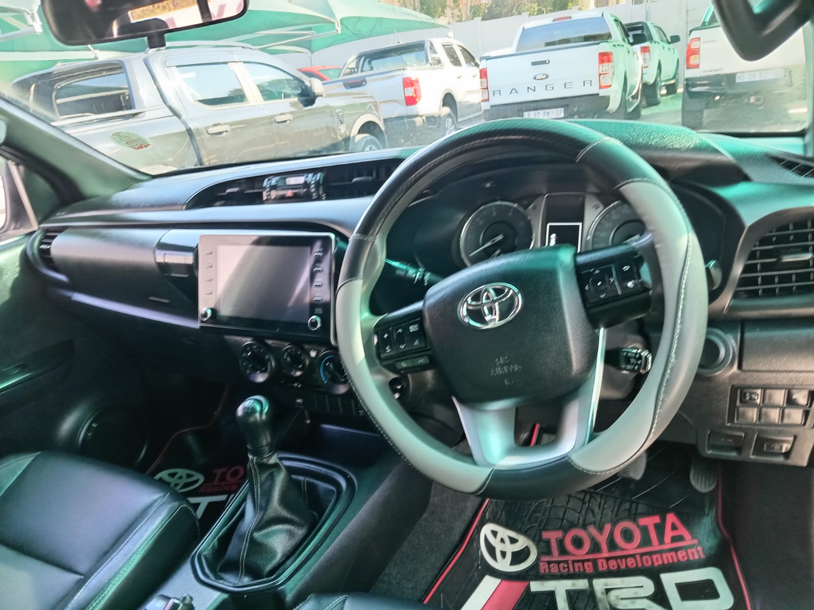 
								2021 Toyota Hilux 2.4GD-6 Double Cab Raider full									