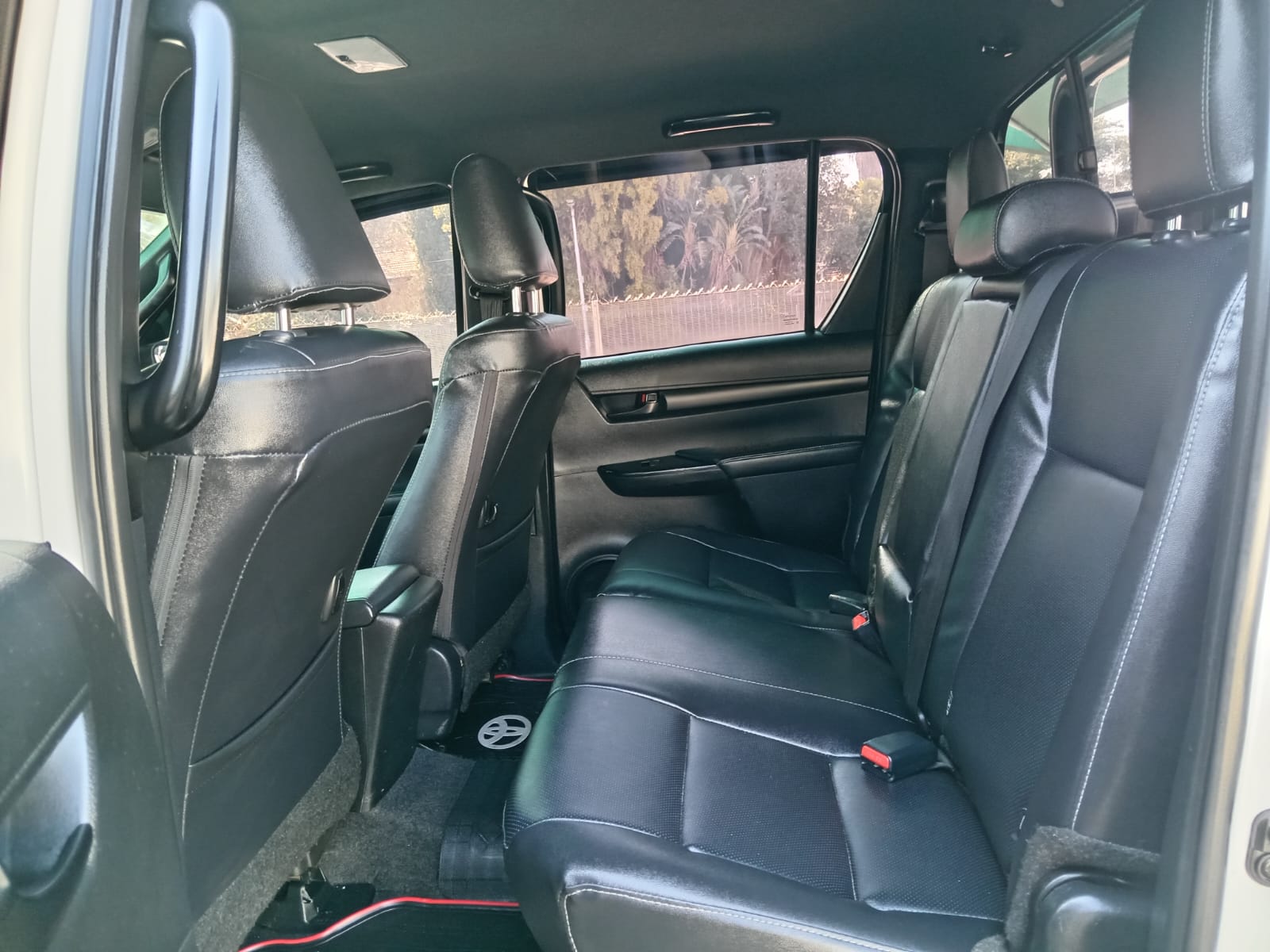 
								2021 Toyota Hilux 2.4GD-6 Double Cab Raider full									