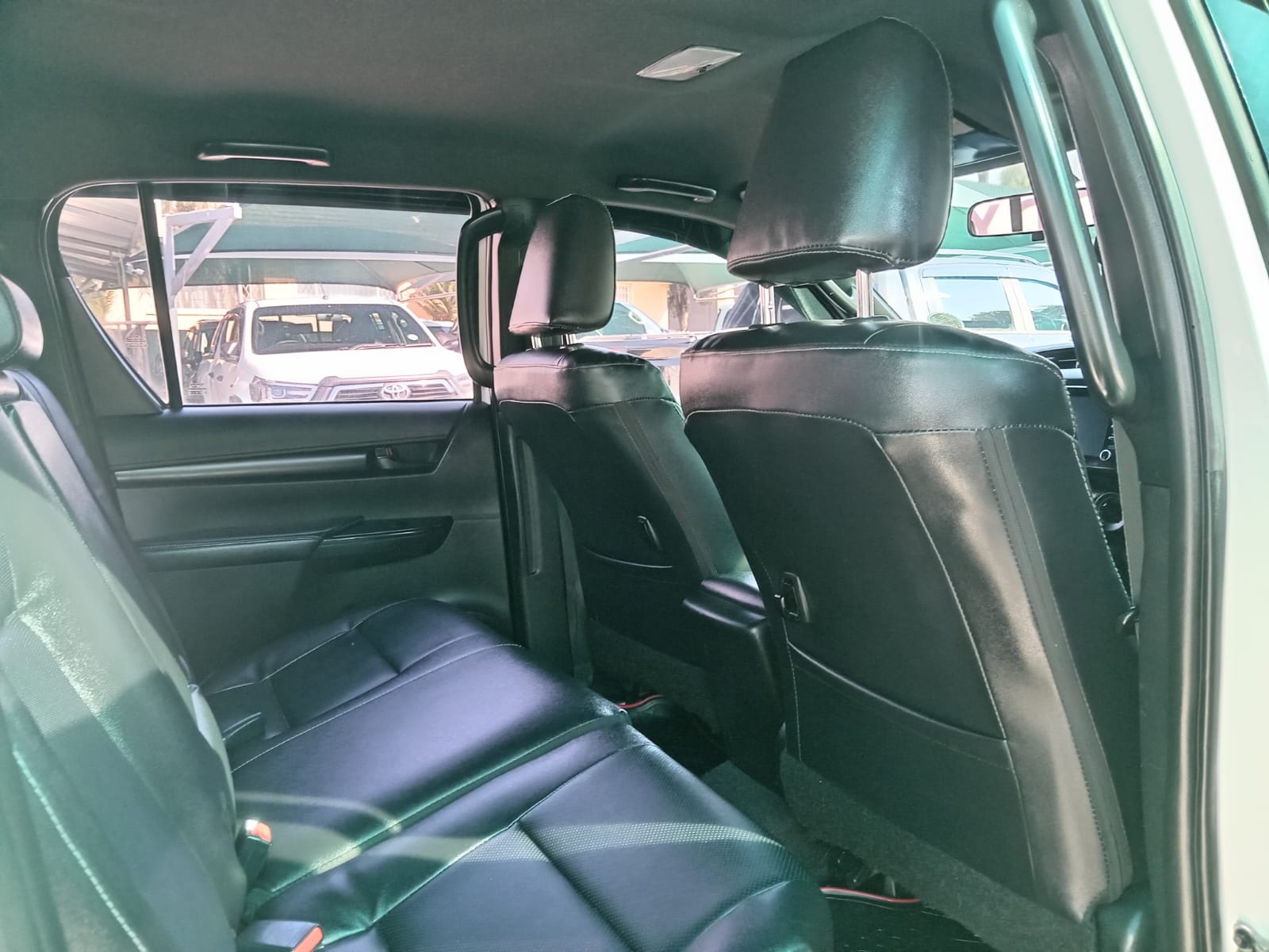 
								2021 Toyota Hilux 2.4GD-6 Double Cab Raider full									