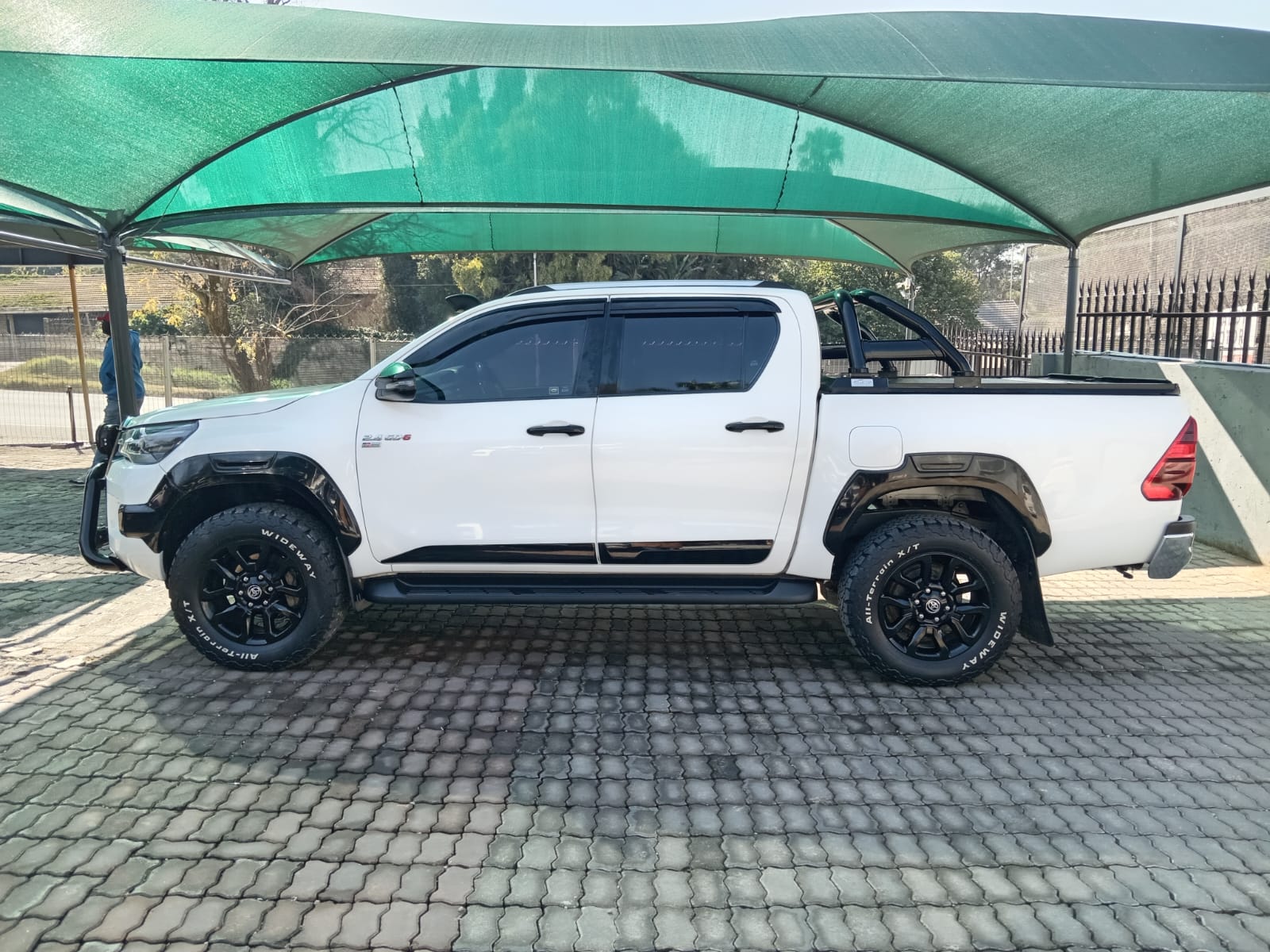 
								2021 Toyota Hilux 2.4GD-6 Double Cab Raider full									