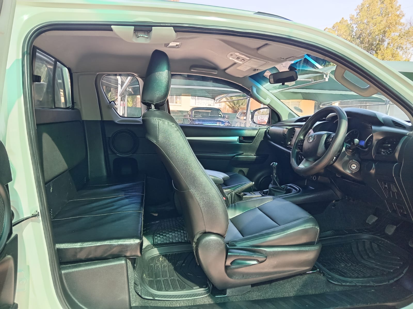 
								2020 Toyota Hilux 2.4 GD-6 Extended Cab full									