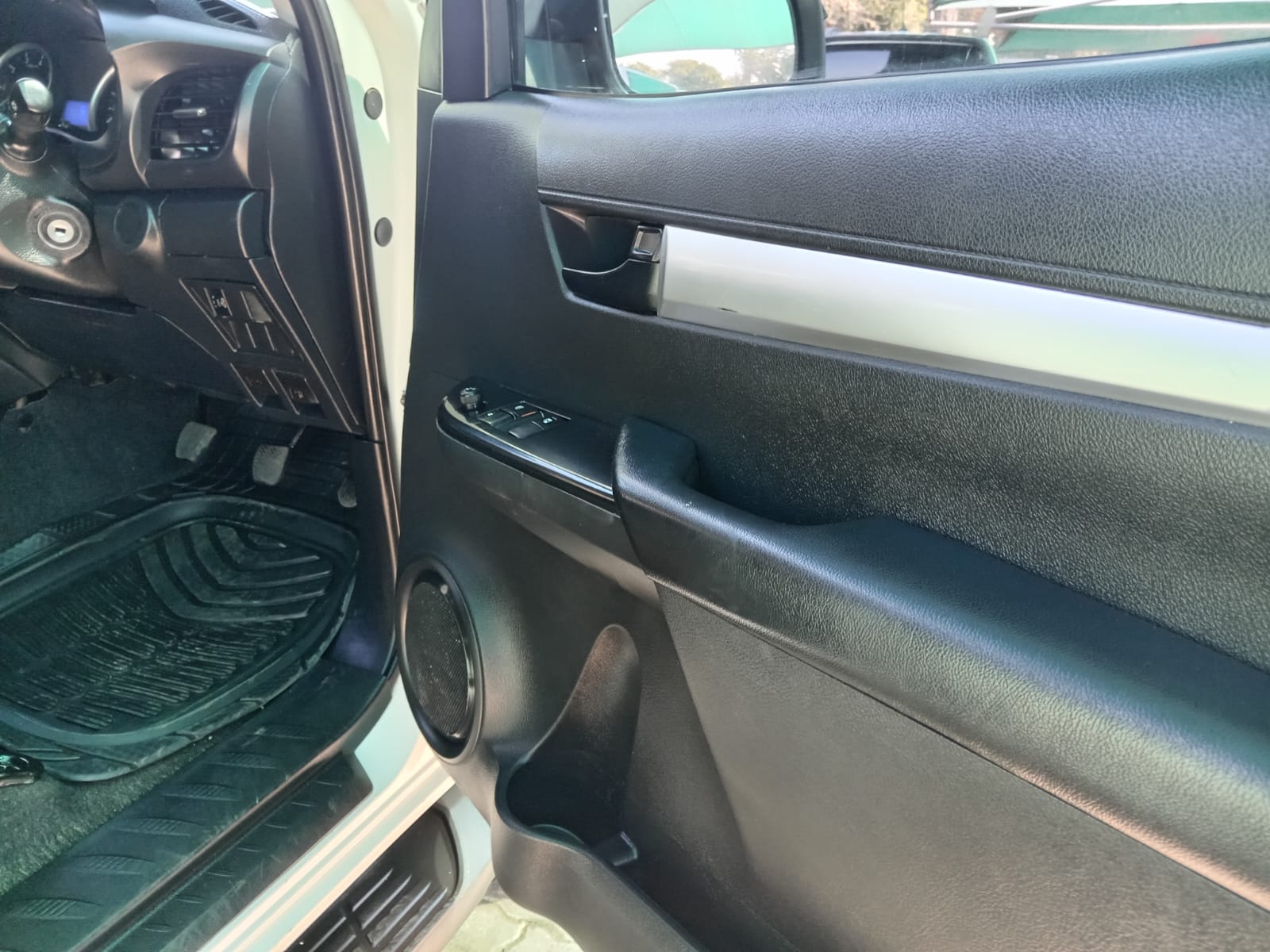 
								2020 Toyota Hilux 2.4 GD-6 Extended Cab full									