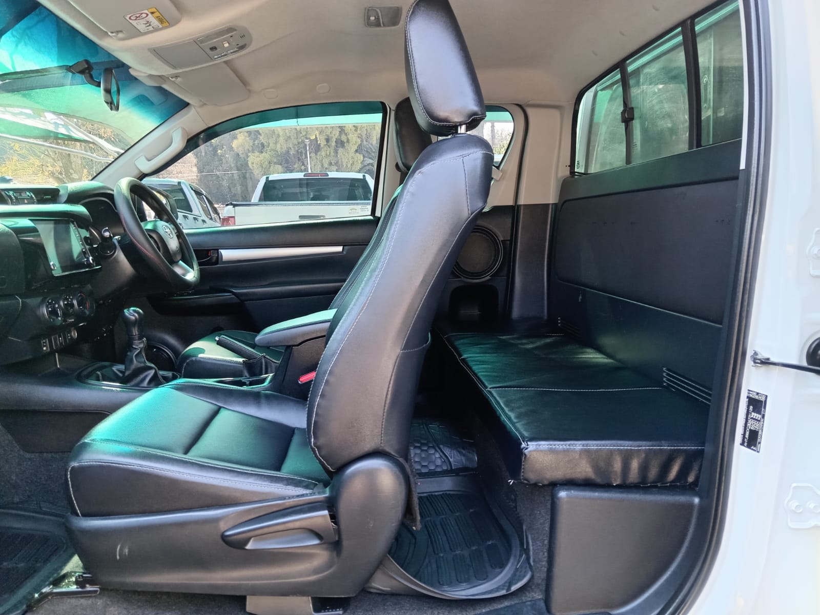 
								2020 Toyota Hilux 2.4 GD-6 Extended Cab full									