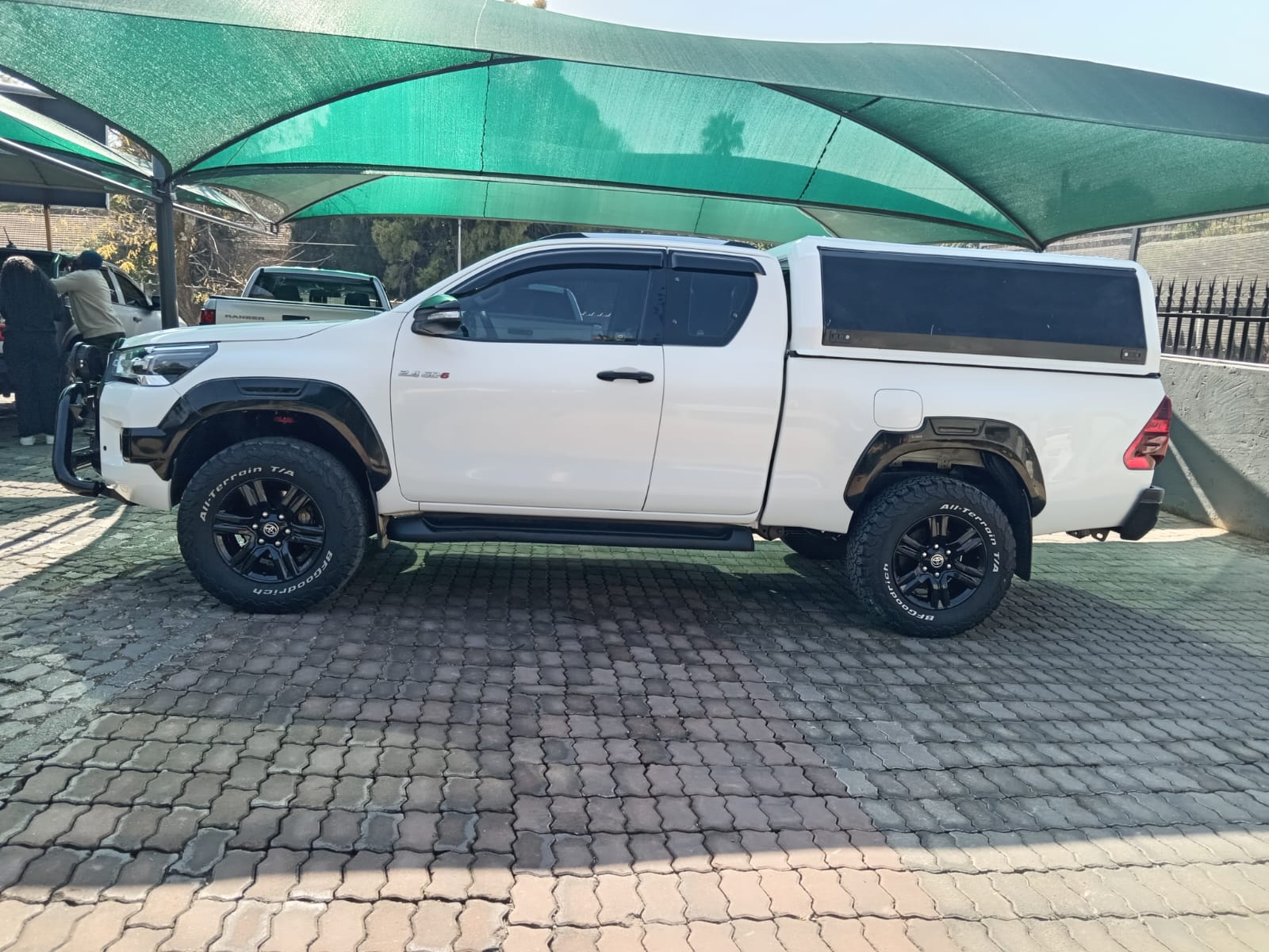
								2020 Toyota Hilux 2.4 GD-6 Extended Cab full									