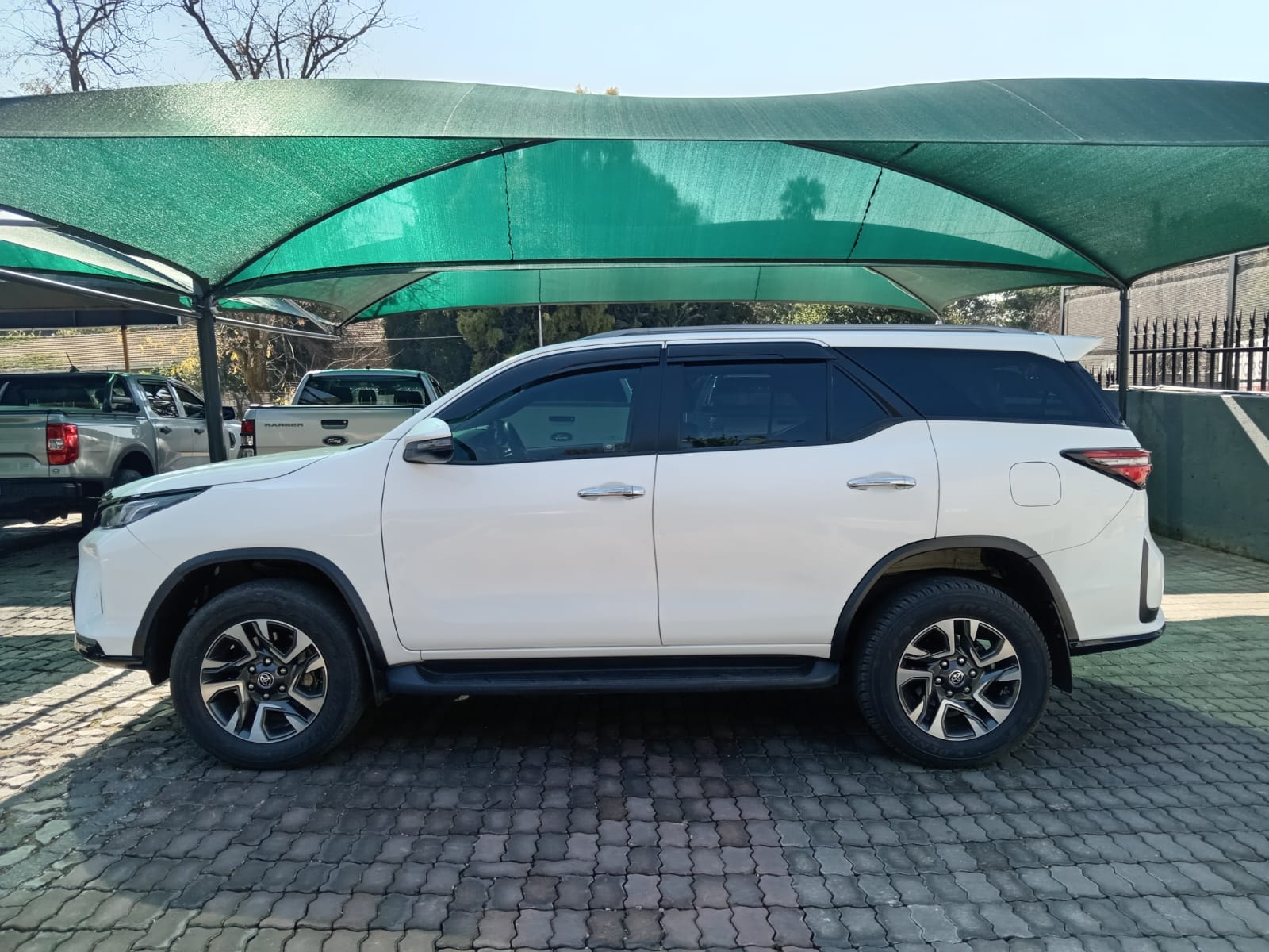 
								2023 TOYOTA FORTUNER 2.4 GD-D AUTO full									