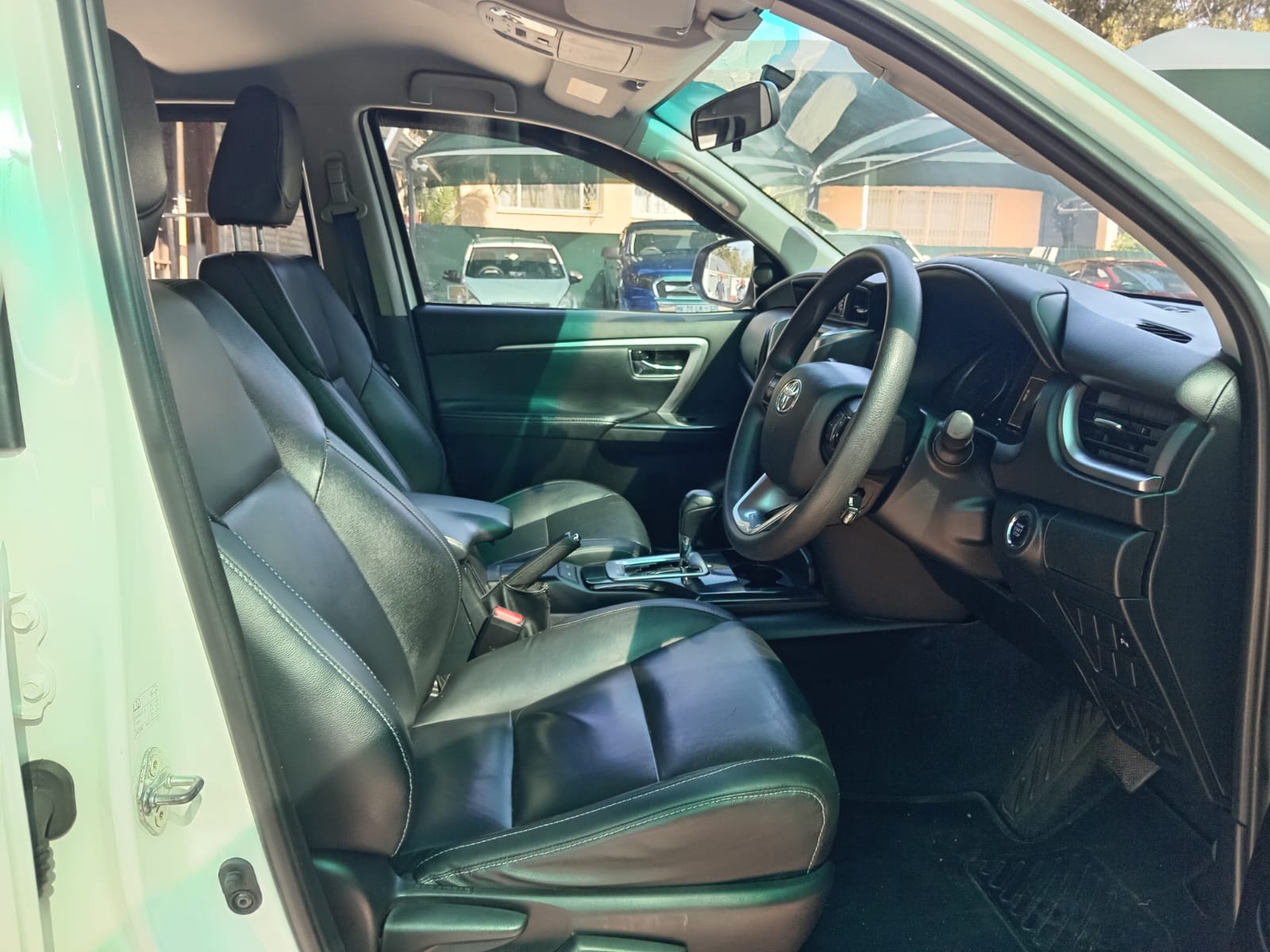 
								2023 TOYOTA FORTUNER 2.4 GD-D AUTO full									