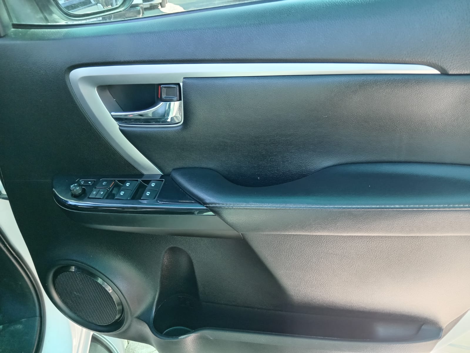 
								2023 TOYOTA FORTUNER 2.4 GD-D AUTO full									