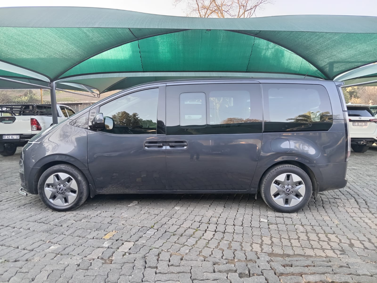 
								2023 Hyundai Staria 2.2D Elite 9-seater Auto full									