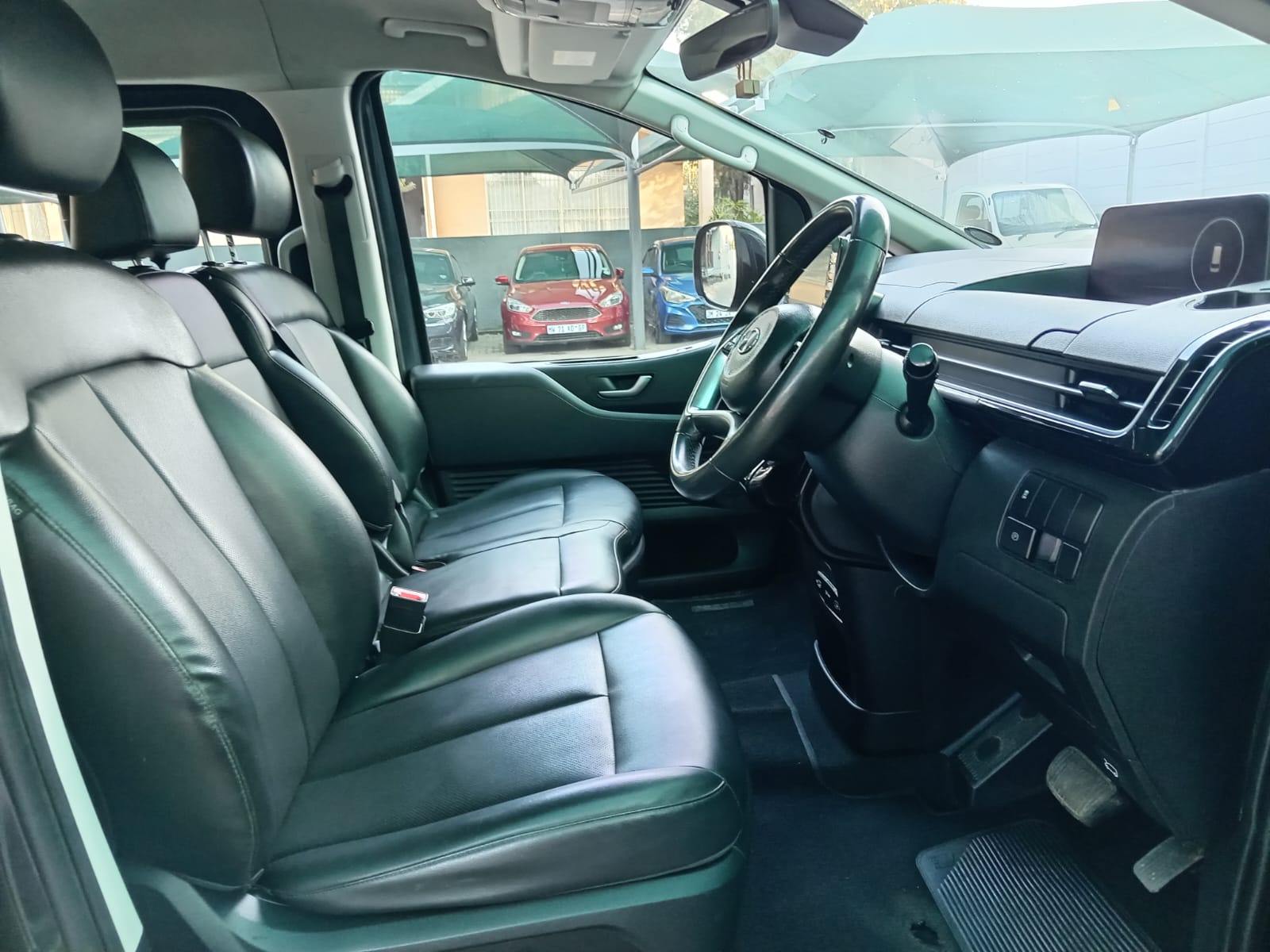
								2023 Hyundai Staria 2.2D Elite 9-seater Auto full									