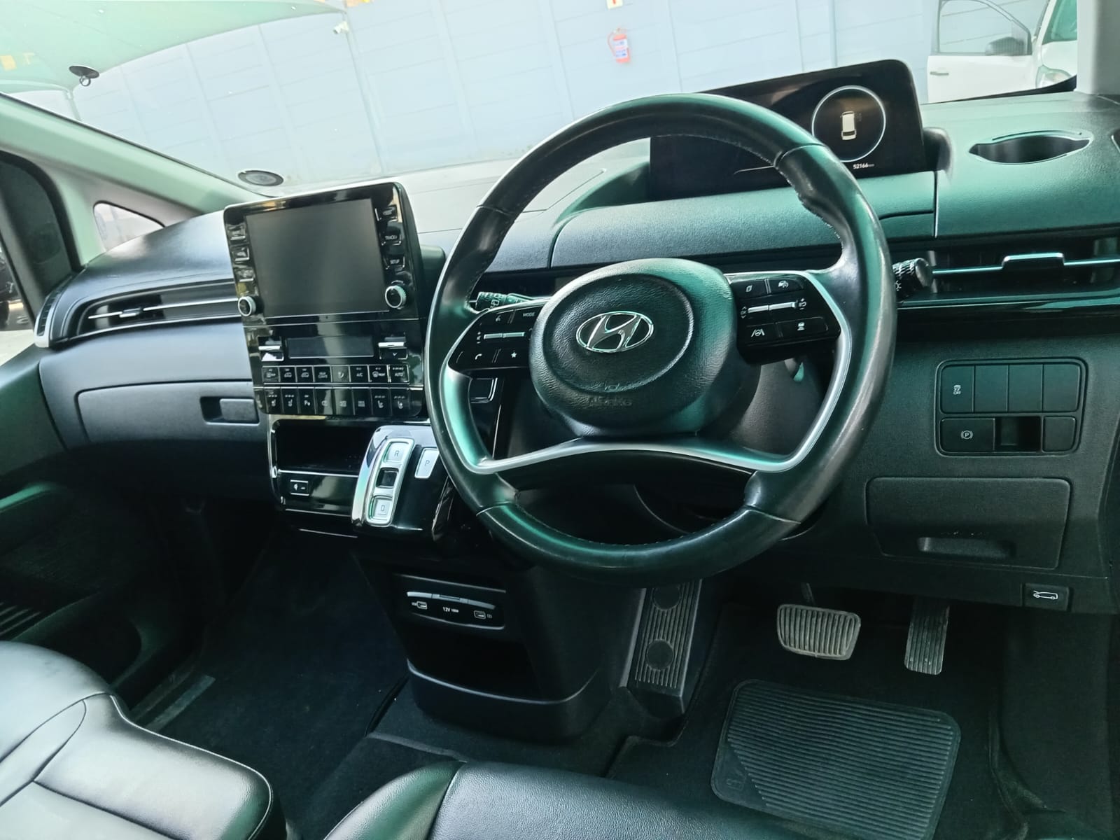 
								2023 Hyundai Staria 2.2D Elite 9-seater Auto full									