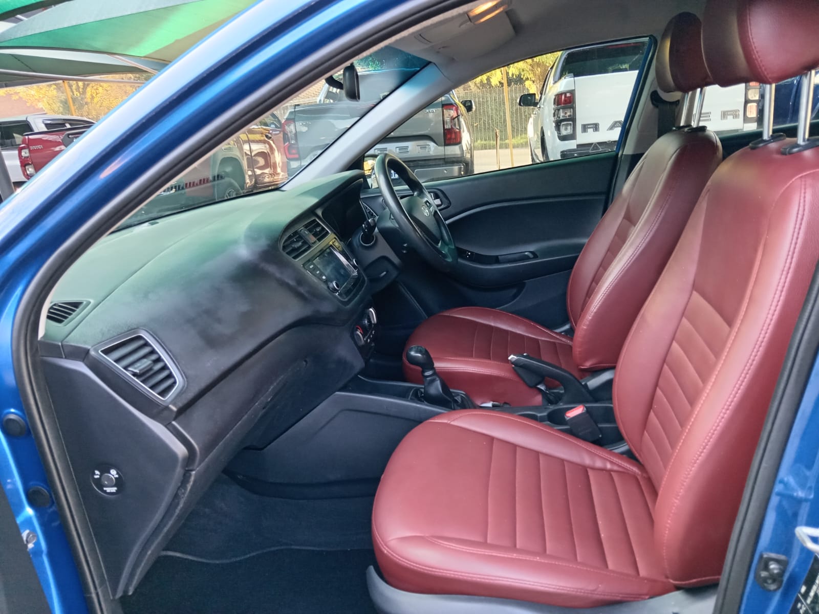 
								2020 Hyundai i20 1.4 Fluid full									