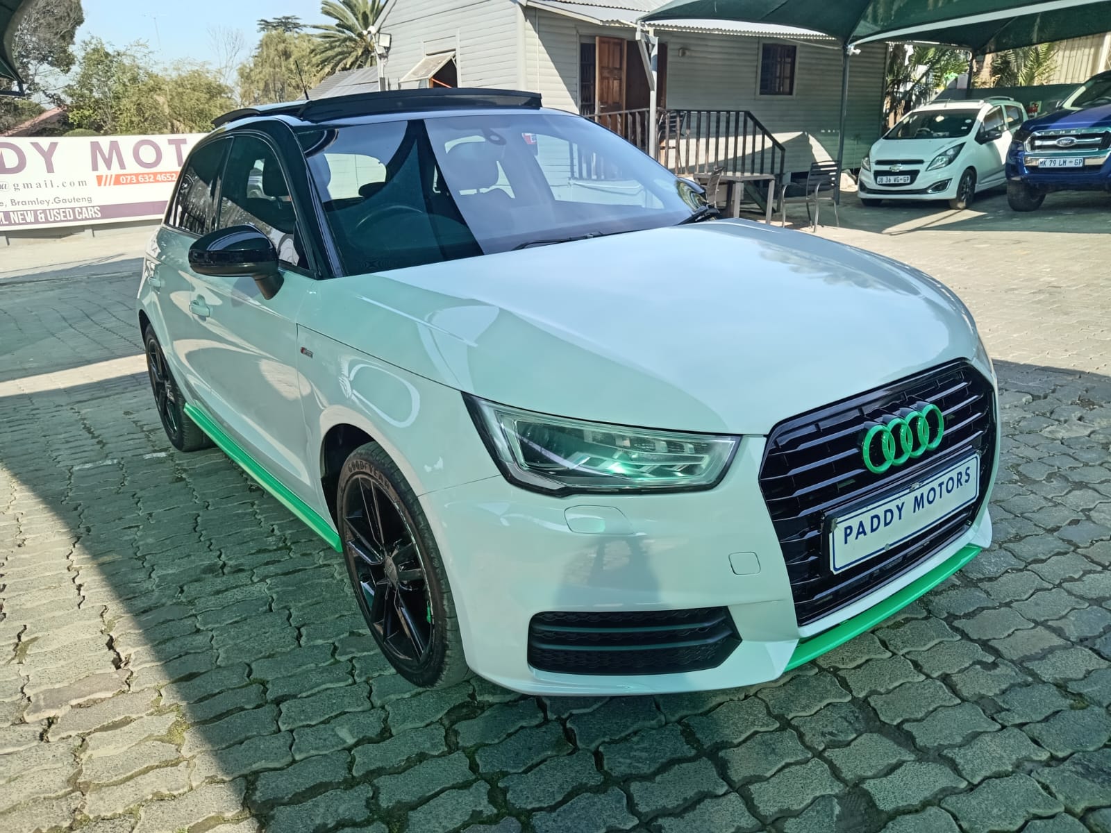 
								Audi A1 Sportback 1.8TFSI Sport full									