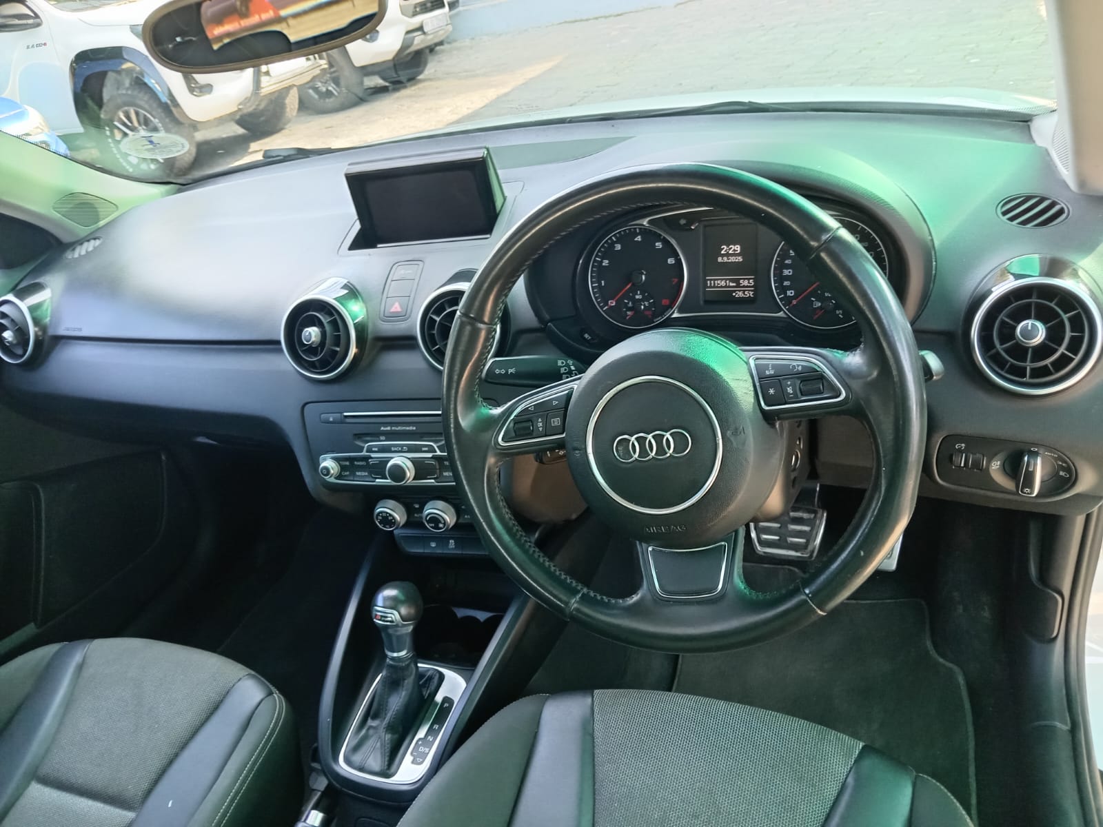 
								Audi A1 Sportback 1.8TFSI Sport full									