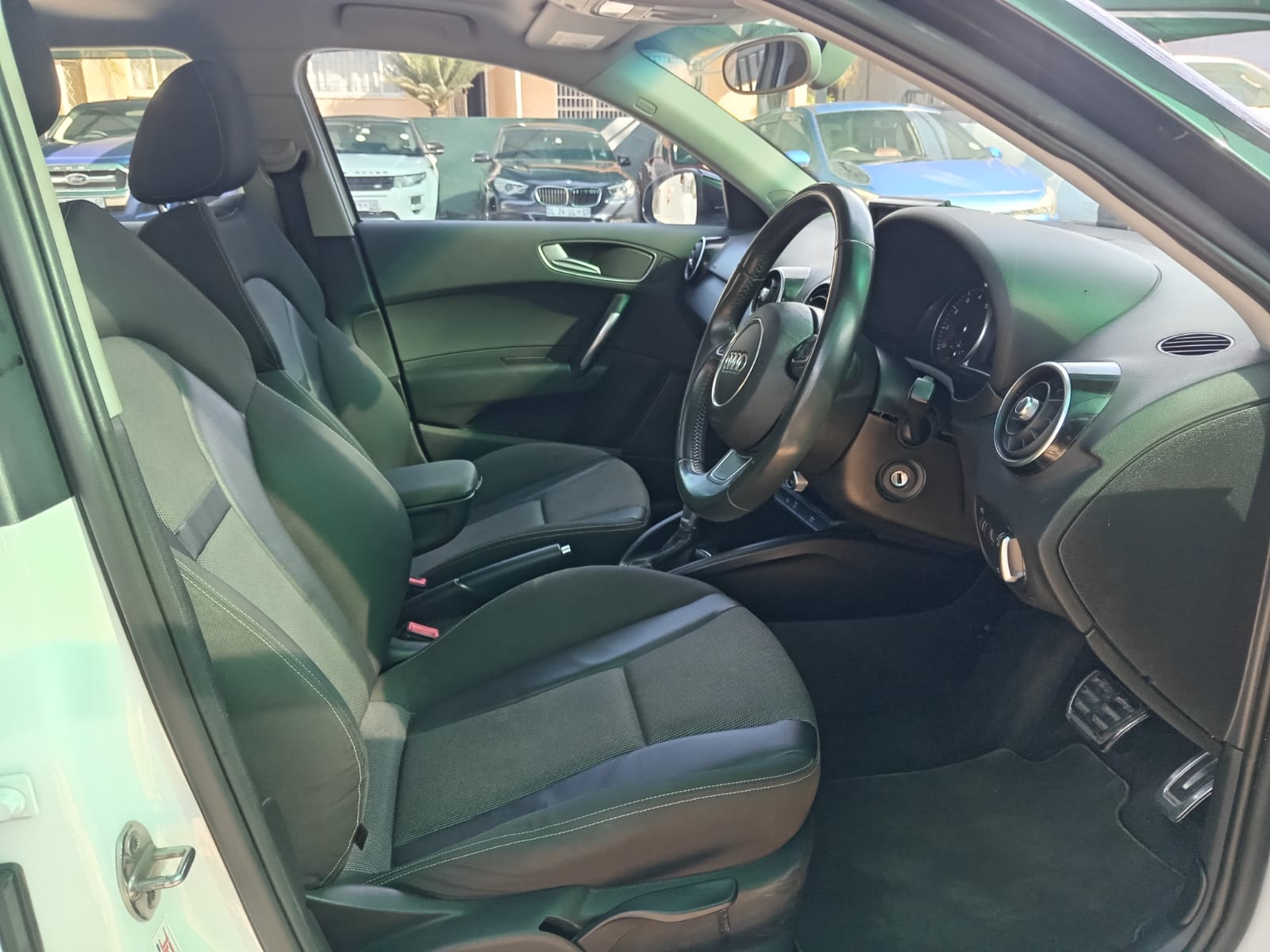 
								Audi A1 Sportback 1.8TFSI Sport full									
