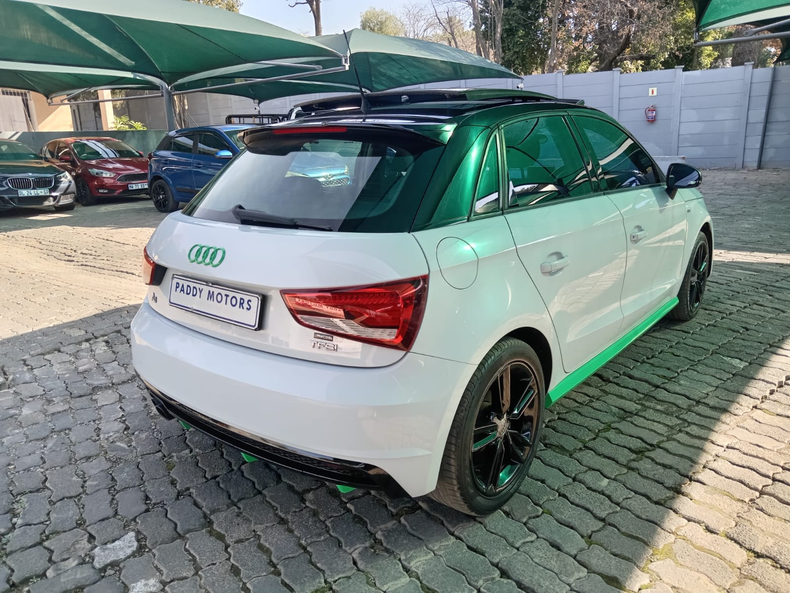 
								Audi A1 Sportback 1.8TFSI Sport full									
