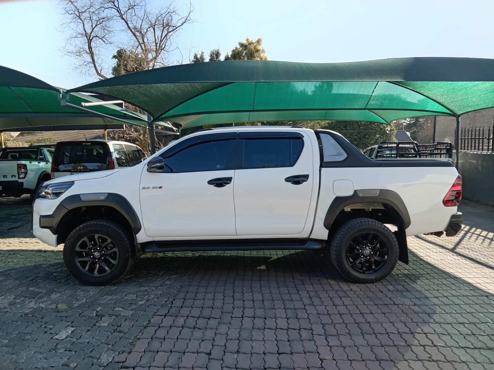 
								2022 Toyota Hilux 2.8GD-6 Double Cab Legend Auto full									
