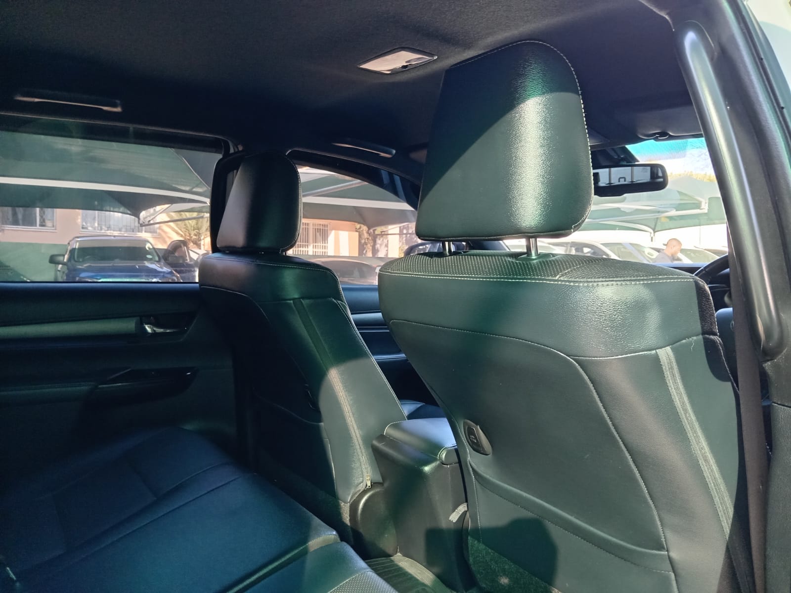 
								2022 Toyota Hilux 2.8GD-6 Double Cab Legend Auto full									
