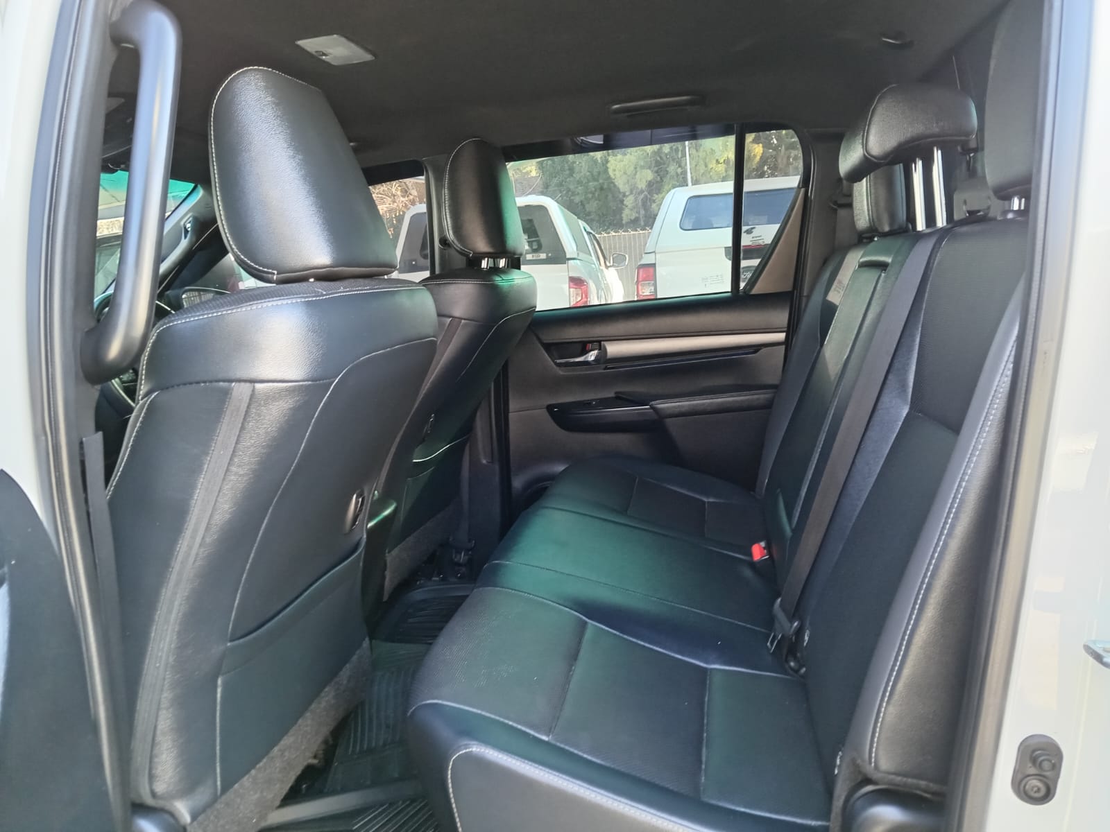 
								2022 Toyota Hilux 2.8GD-6 Double Cab Legend Auto full									