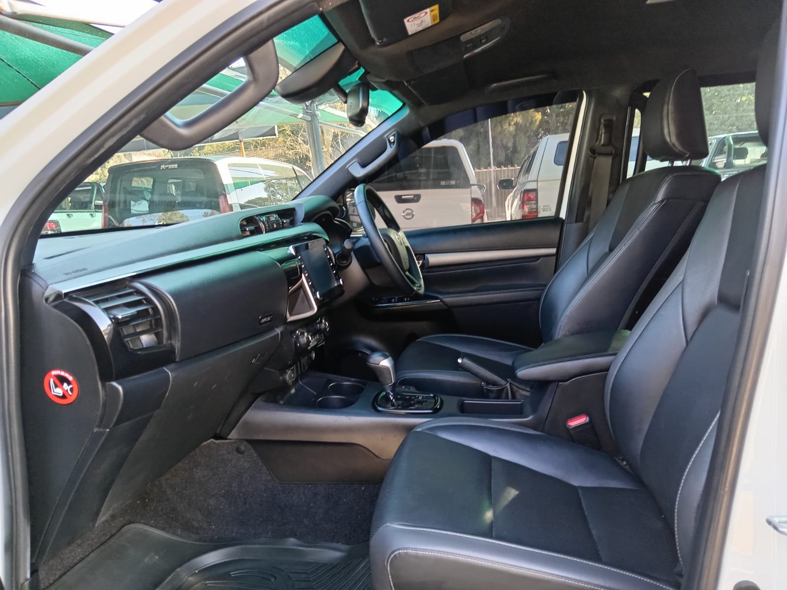 
								2022 Toyota Hilux 2.8GD-6 Double Cab Legend Auto full									