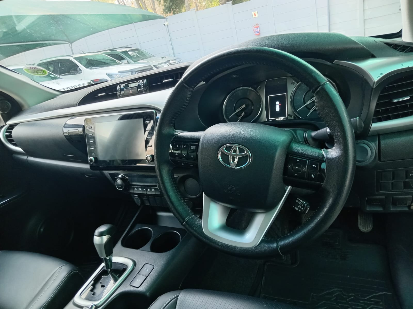 
								2024 Toyota Hilux 2.8GD-6 Double Cab Legend Auto full									