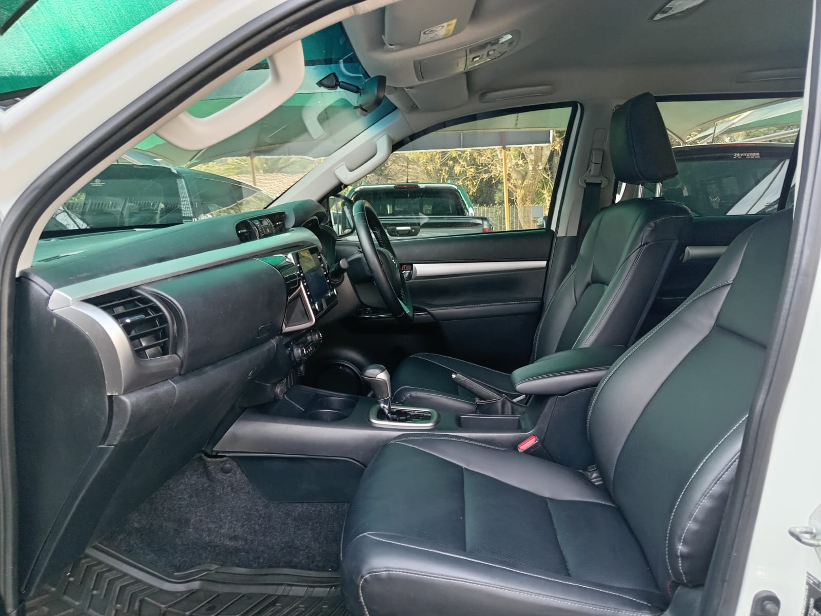 
								2024 Toyota Hilux 2.8GD-6 Double Cab Legend Auto full									