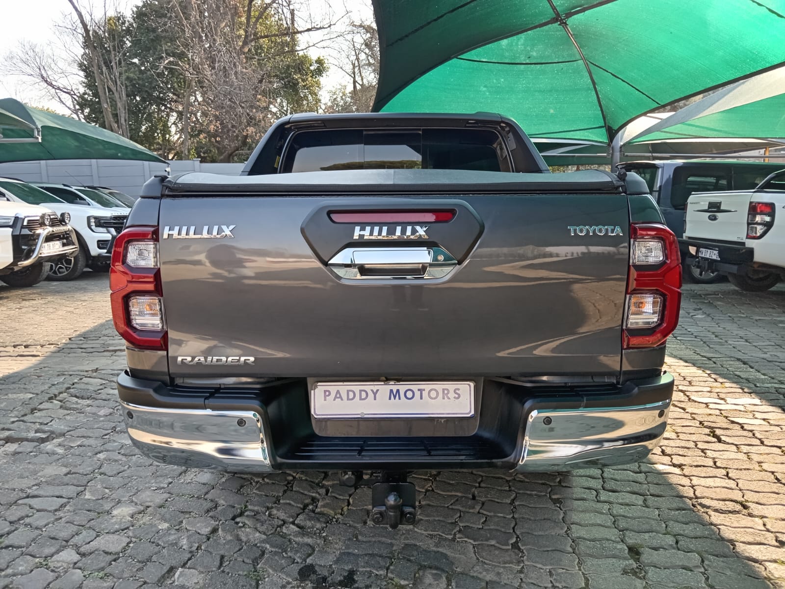 
								2022 Toyota Hilux 2.4GD-6 Double Cab Raider full									