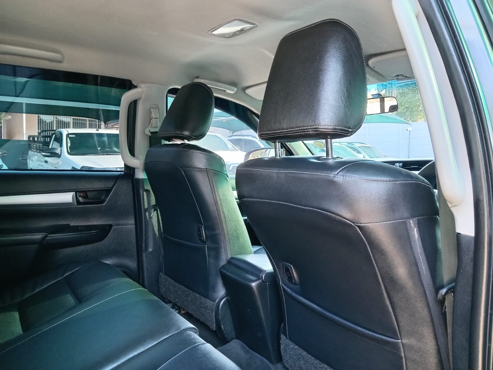 
								2022 Toyota Hilux 2.4GD-6 Double Cab Raider full									