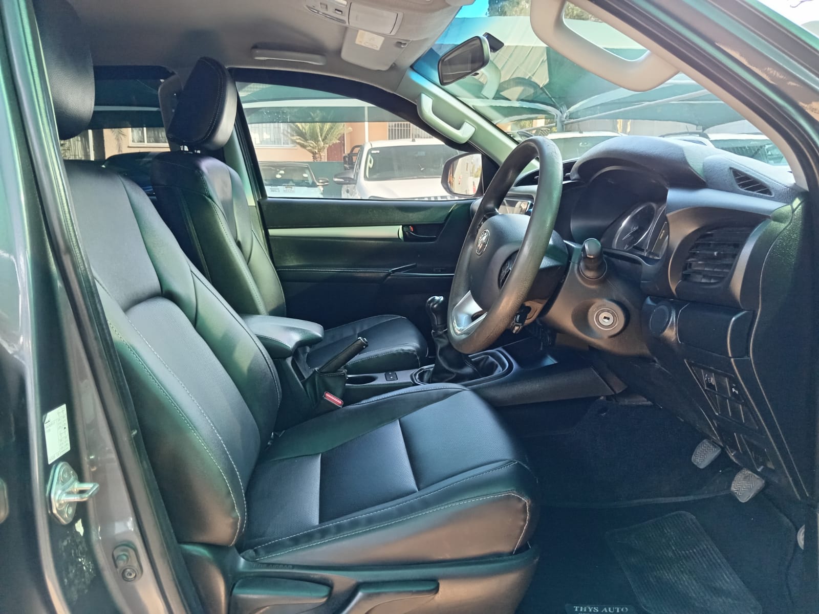 
								2022 Toyota Hilux 2.4GD-6 Double Cab Raider full									