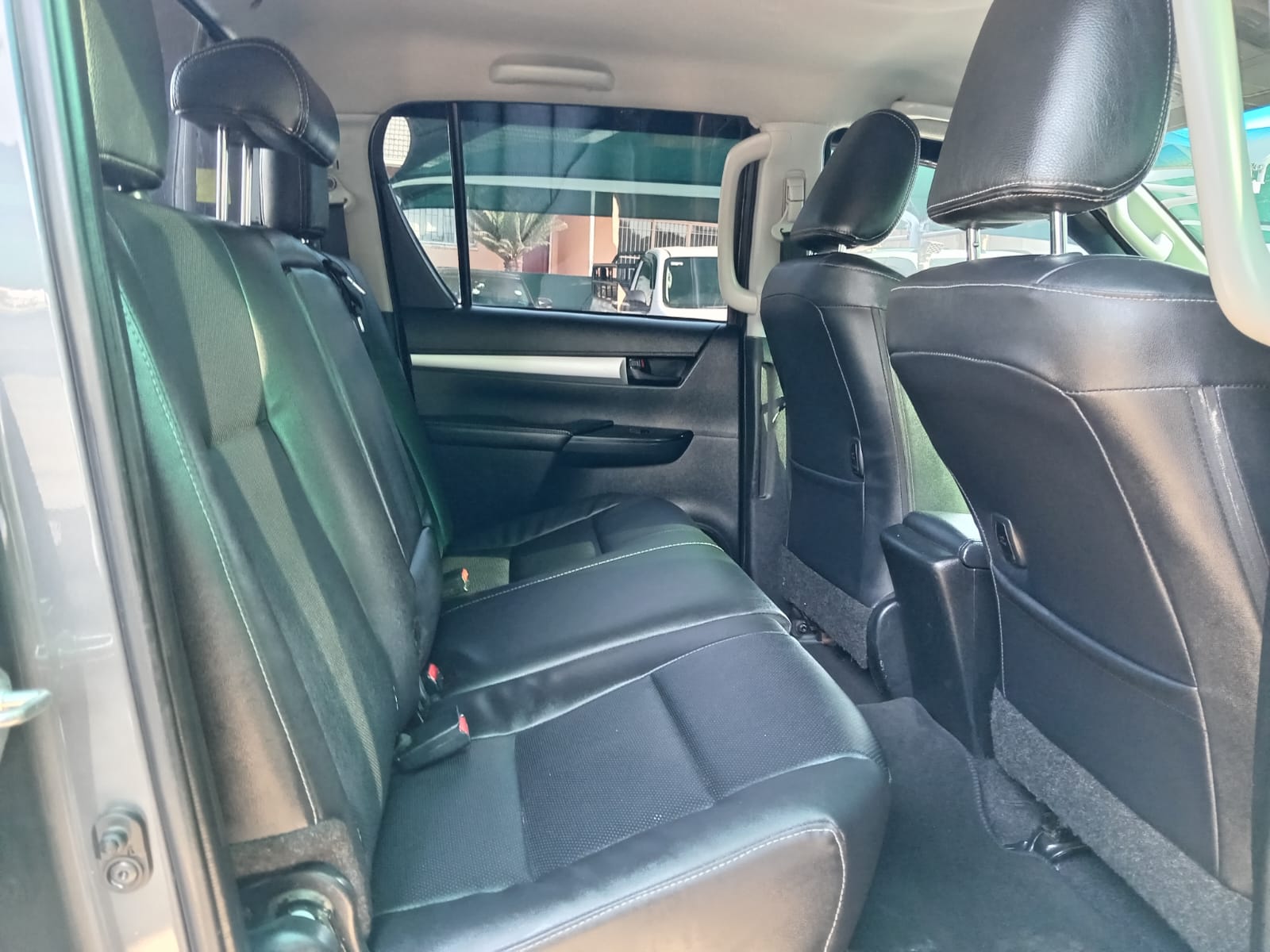 
								2022 Toyota Hilux 2.4GD-6 Double Cab Raider full									