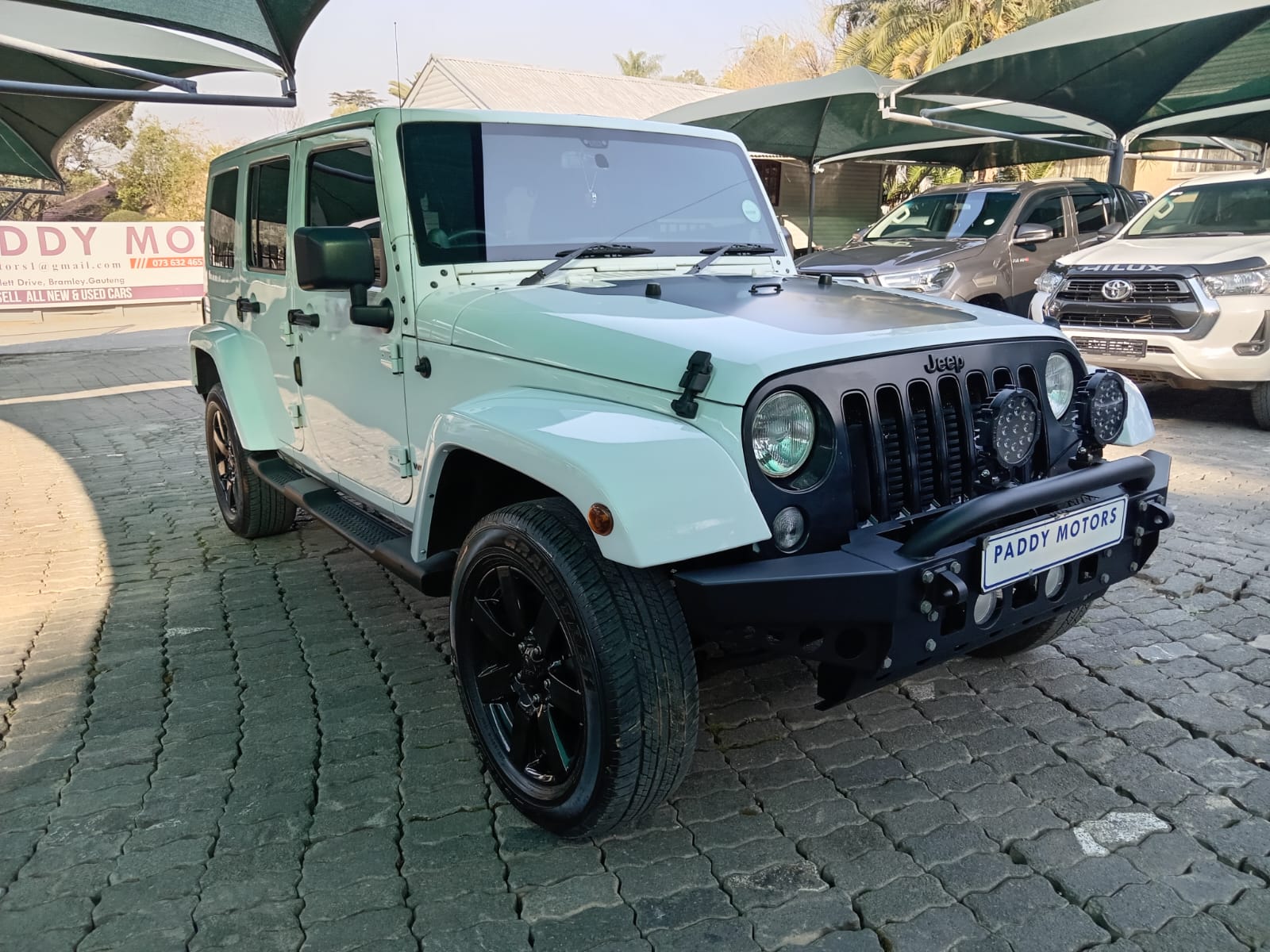 
								2014 Jeep Wrangler Unlimited 2.8CRD Sahara full									