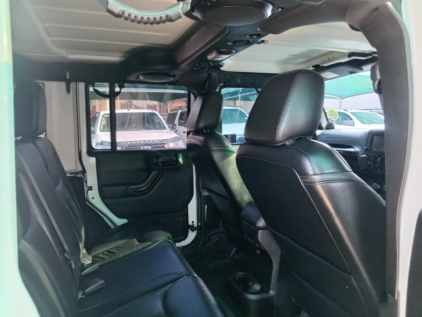 
								2014 Jeep Wrangler Unlimited 2.8CRD Sahara full									