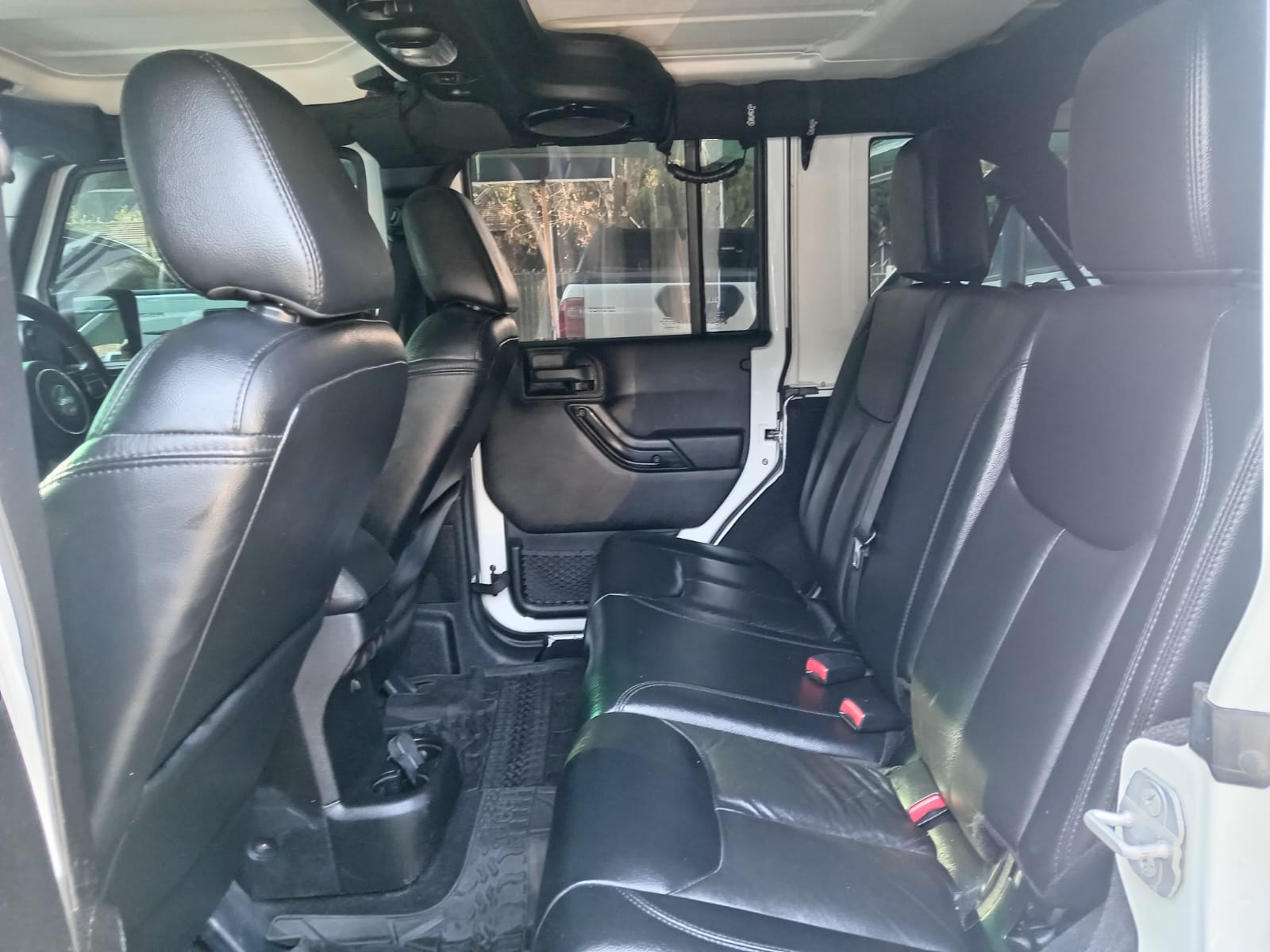 
								2014 Jeep Wrangler Unlimited 2.8CRD Sahara full									