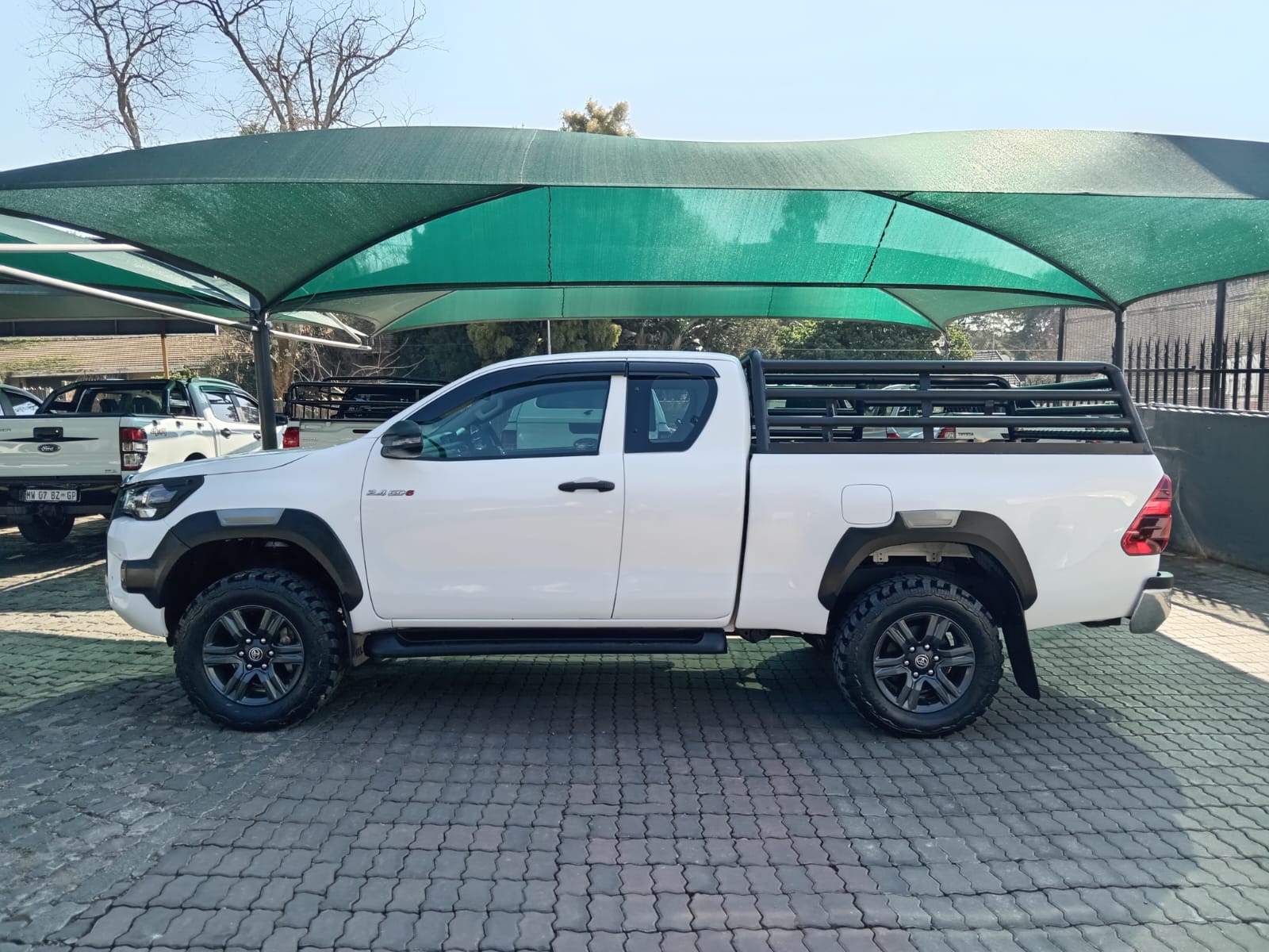 
								2023 Toyota Hilux 2.4GD-6 Xtra Cab Raider full									