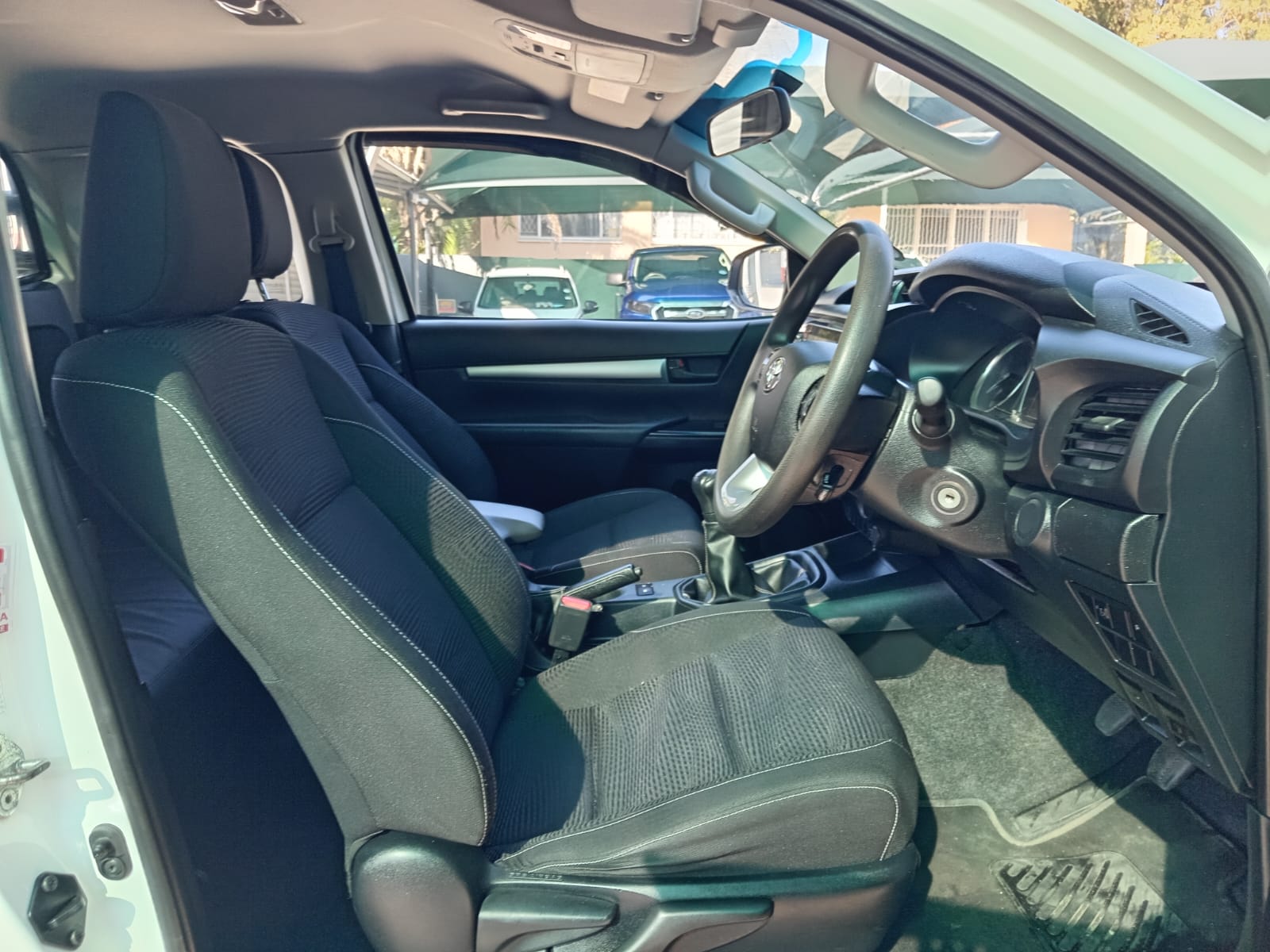 
								2023 Toyota Hilux 2.4GD-6 Xtra Cab Raider full									