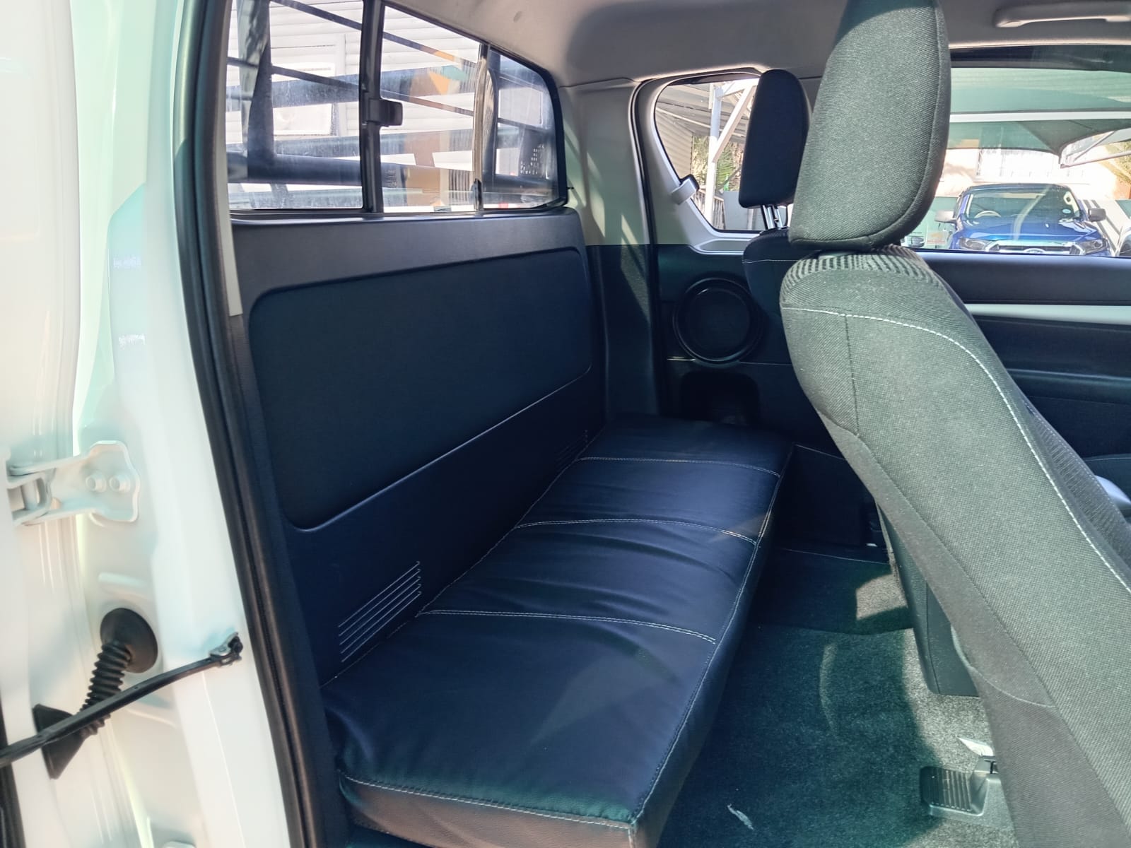 
								2023 Toyota Hilux 2.4GD-6 Xtra Cab Raider full									