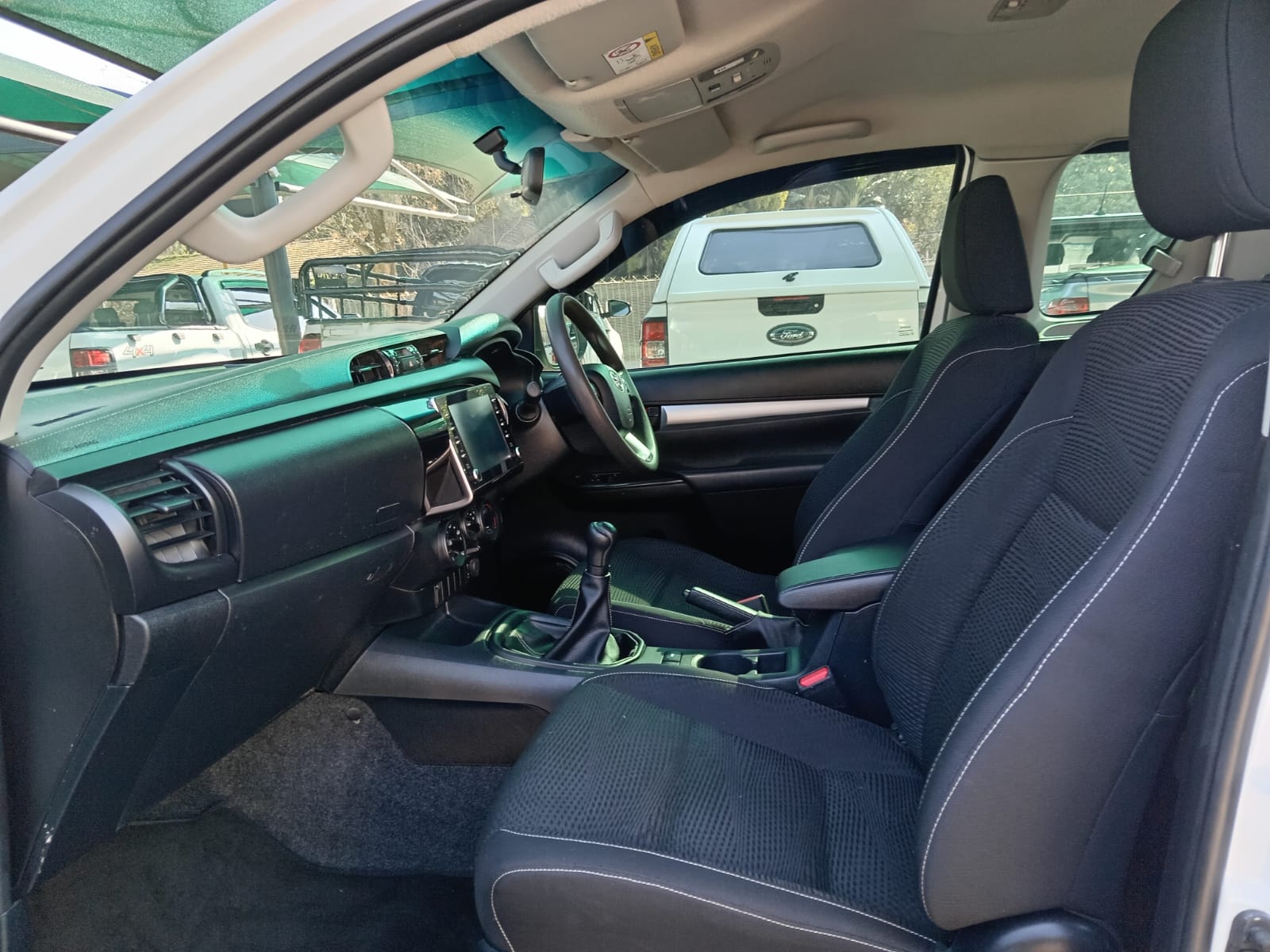 
								2023 Toyota Hilux 2.4GD-6 Xtra Cab Raider full									