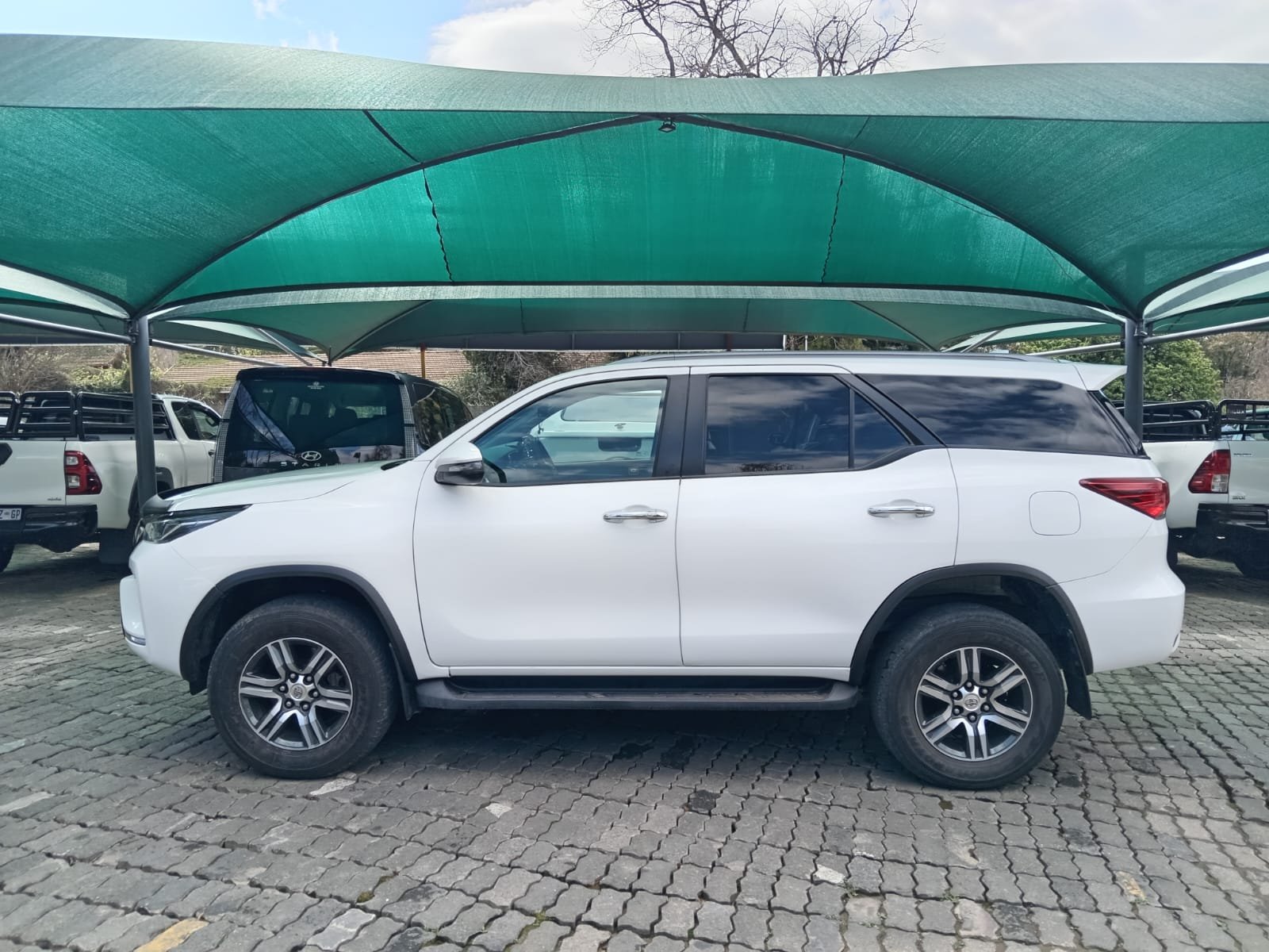 
								2021 Toyota Fortuner 2.4GD6 Auto full									