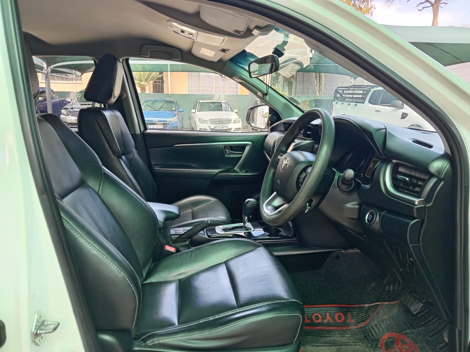 
								2021 Toyota Fortuner 2.4GD6 Auto full									