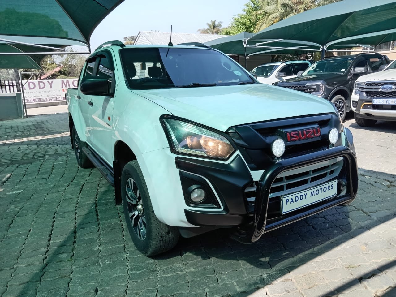 
								2017 ISUZU KB250 X-RIDER DOUBLE CAB full									