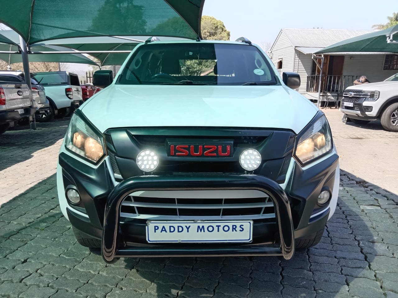 
								2017 ISUZU KB250 X-RIDER DOUBLE CAB full									