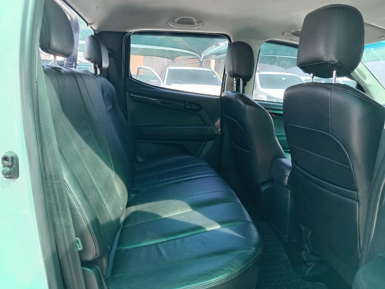 
								2017 ISUZU KB250 X-RIDER DOUBLE CAB full									