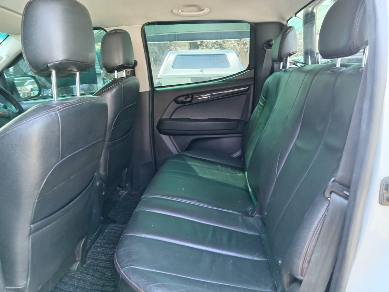 
								2017 ISUZU KB250 X-RIDER DOUBLE CAB full									