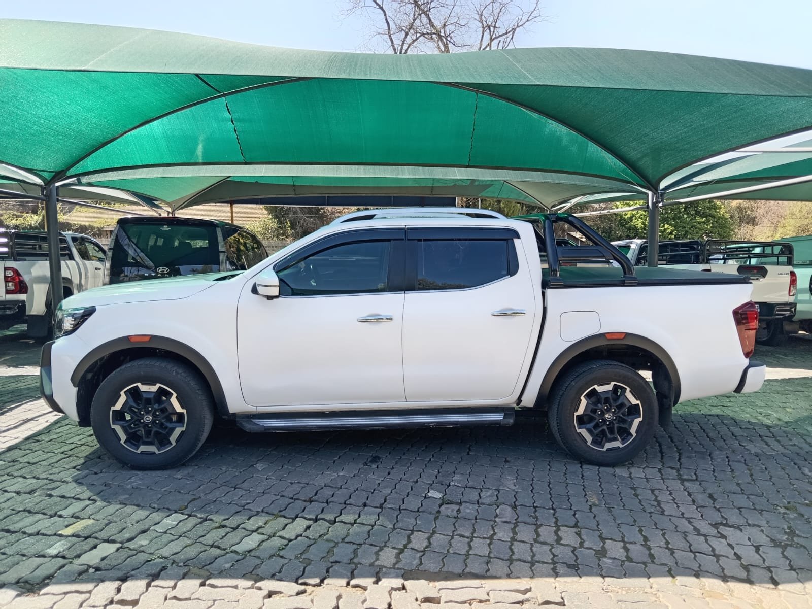 
								2021 NISSAN NAVARA 2.5 DDI DOUBLE CAB AUTO full									