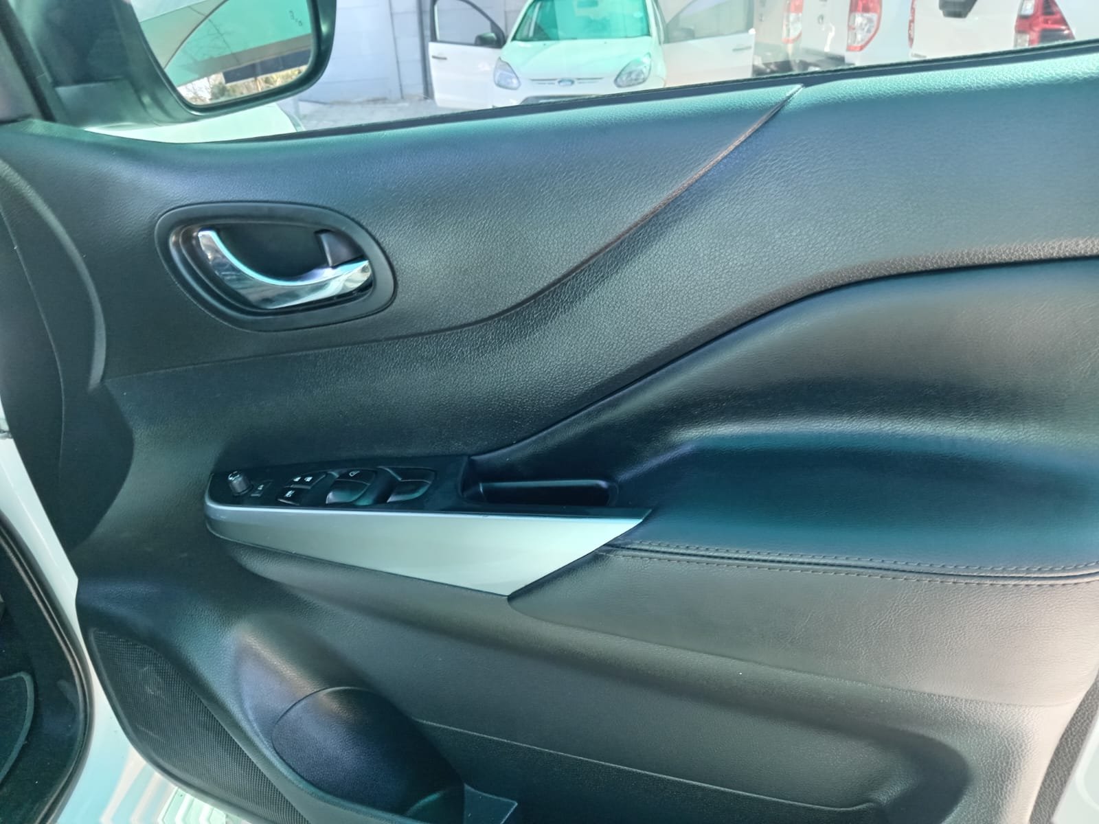 
								2021 NISSAN NAVARA 2.5 DDI DOUBLE CAB AUTO full									