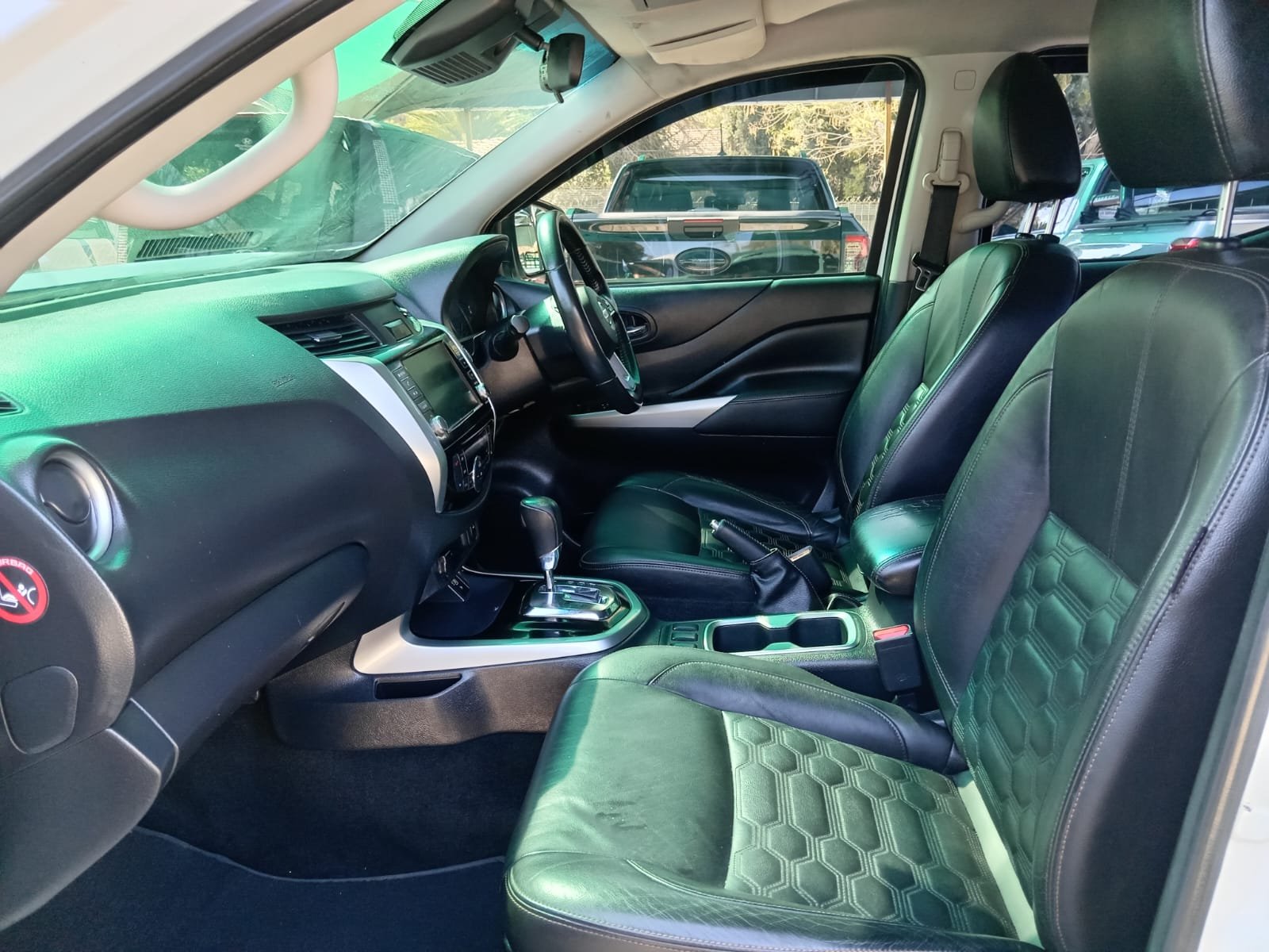 
								2021 NISSAN NAVARA 2.5 DDI DOUBLE CAB AUTO full									