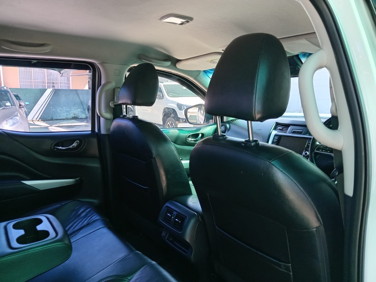 
								2021 NISSAN NAVARA 2.5 DDI DOUBLE CAB AUTO full									