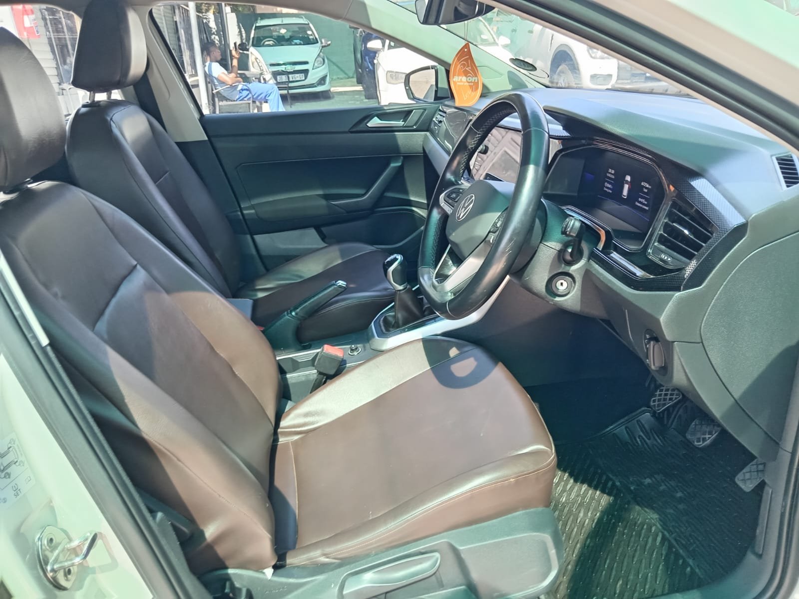 
								2022 VOLKSWAGEN POLO TSI 1.0 PETROL full									
