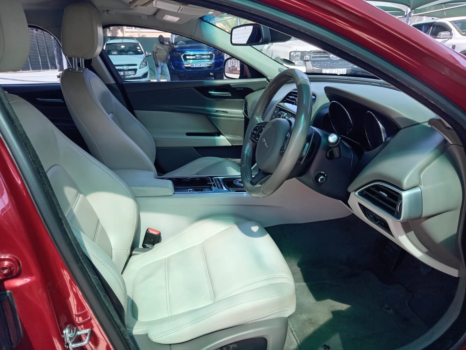 
								2016 JAQUAR EX 2.0 SEDAN full									